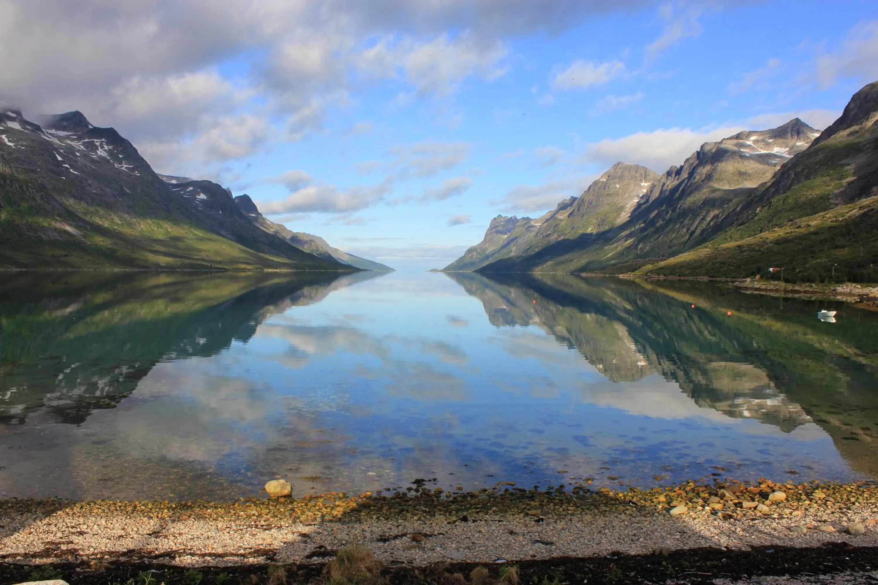 River view in Ersfjordbotn Brygge