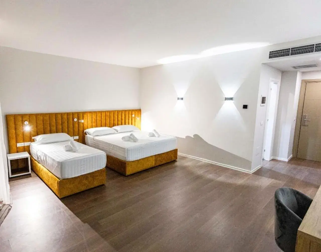 Triple Room with Balcony in Ajsel Hotel Triple Room with Balcony in Ajsel Hotel