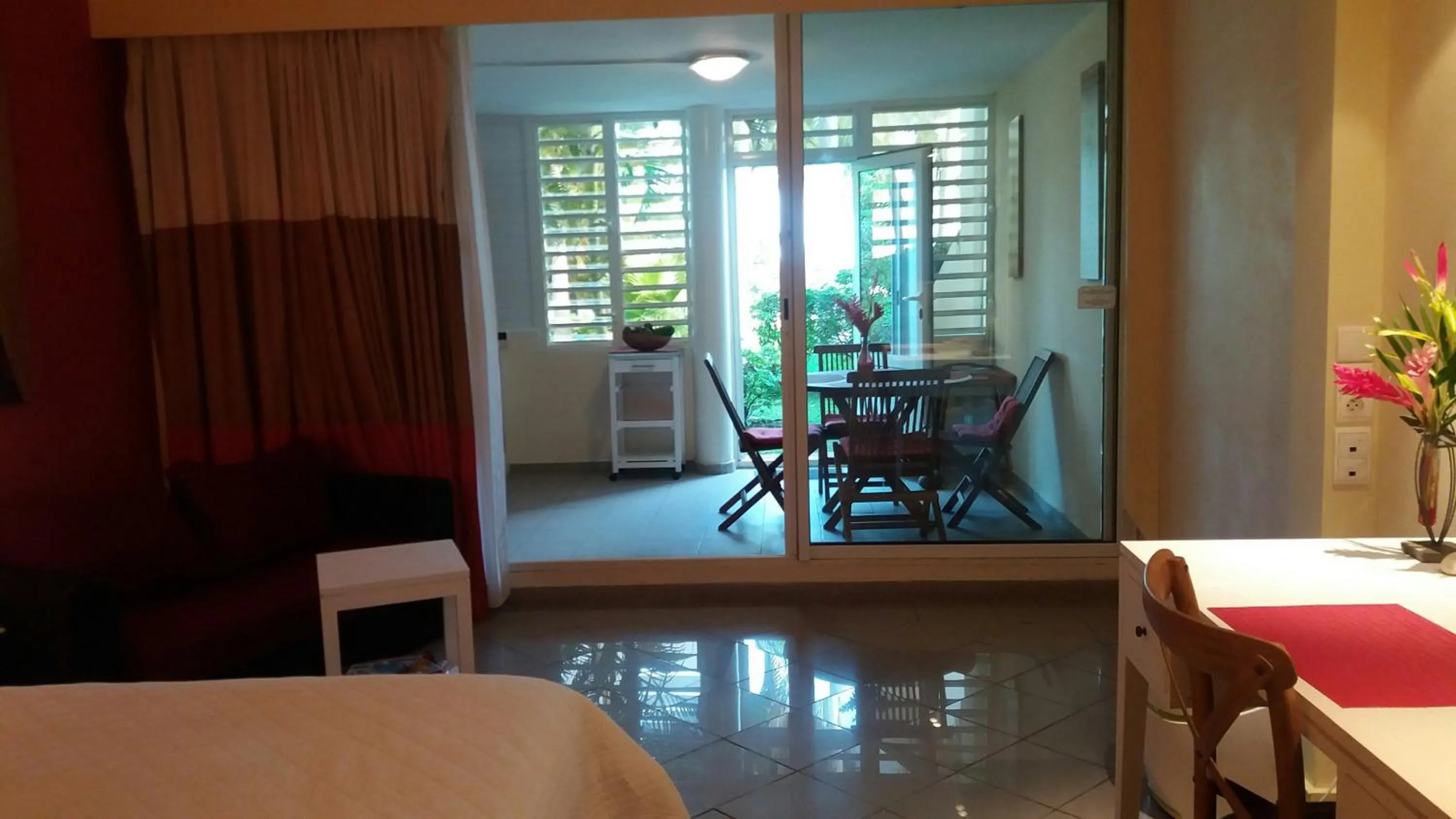 Photo of the whole room, Bed in Résidence de la Vielle Tour - Studio particulier vue mer