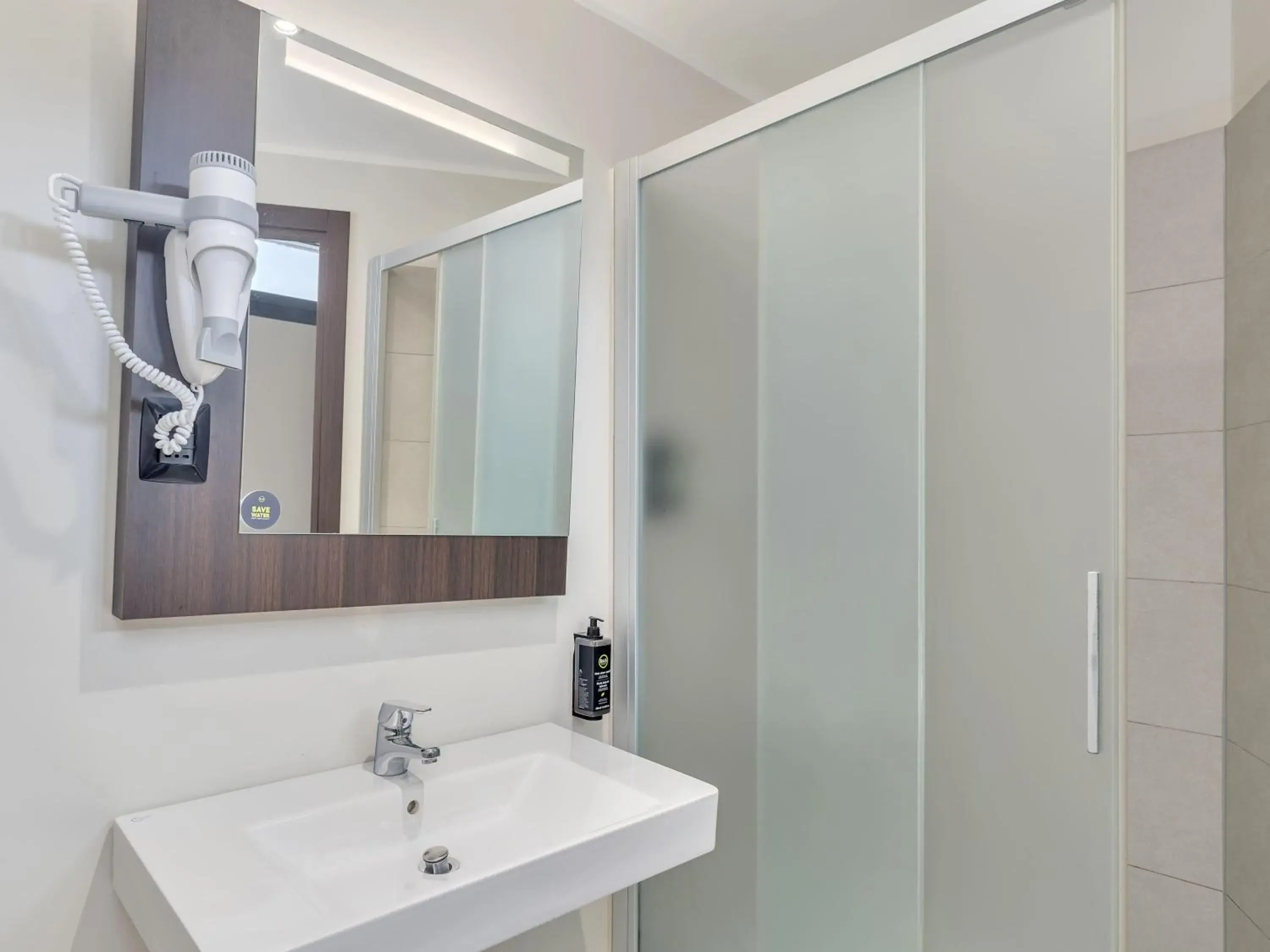 Superior Twin Room in B&B Hotel Como Camerlata Superior Twin Room in B&B Hotel Como Camerlata