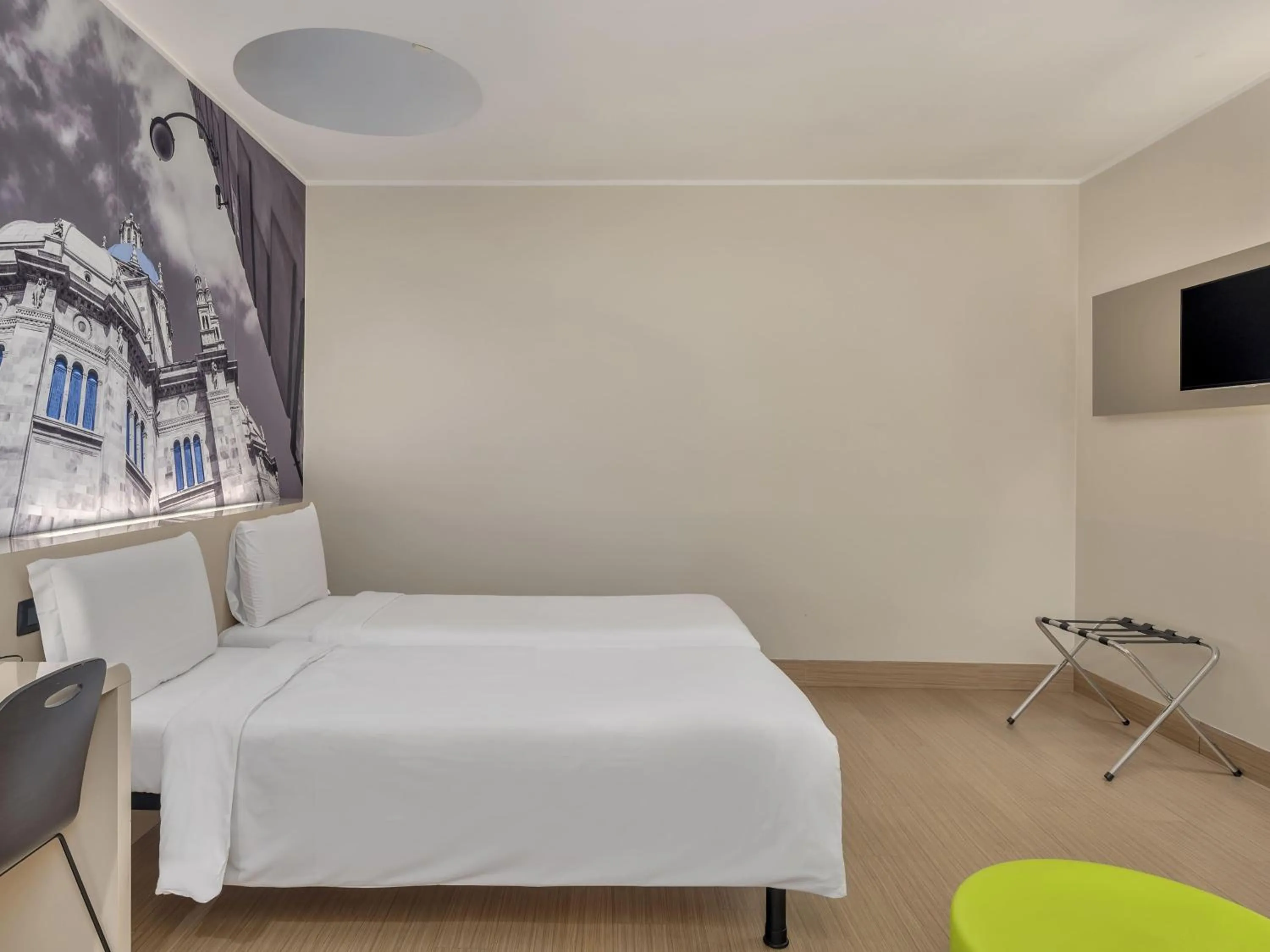 Photo of the whole room, Bed in B&B Hotel Como Camerlata