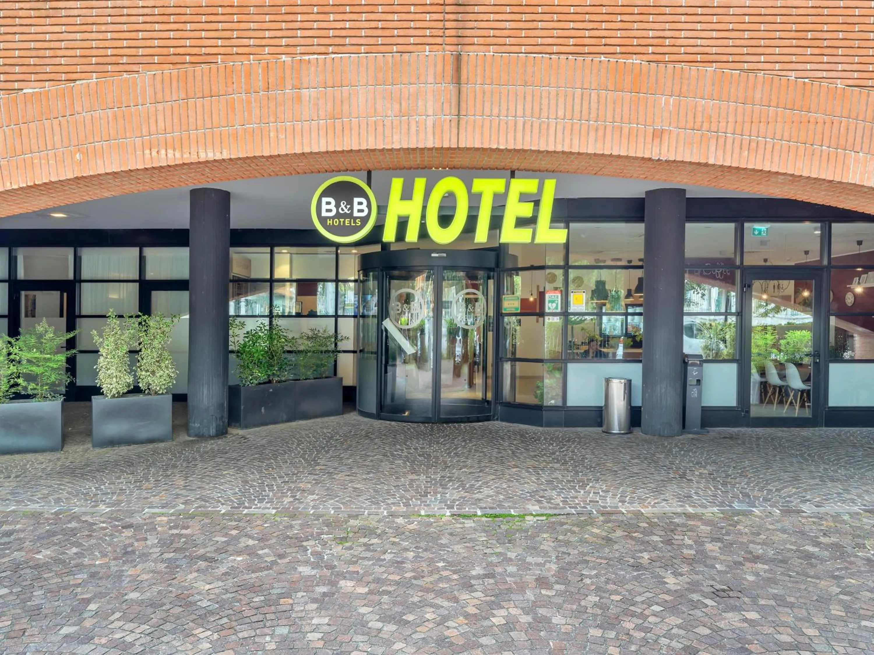 Property building in B&B Hotel Como Camerlata