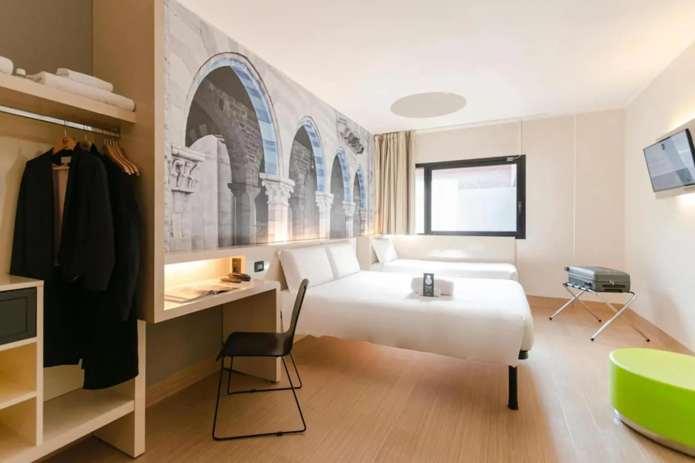 Bedroom, Bed in B&B Hotel Como Camerlata