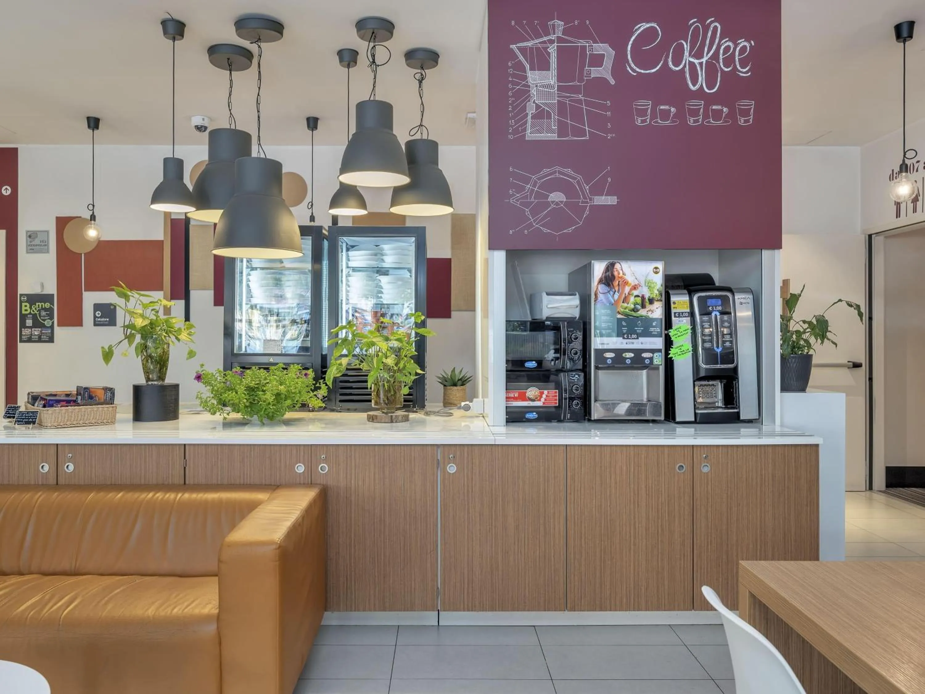 Lobby or reception in B&B Hotel Como Camerlata