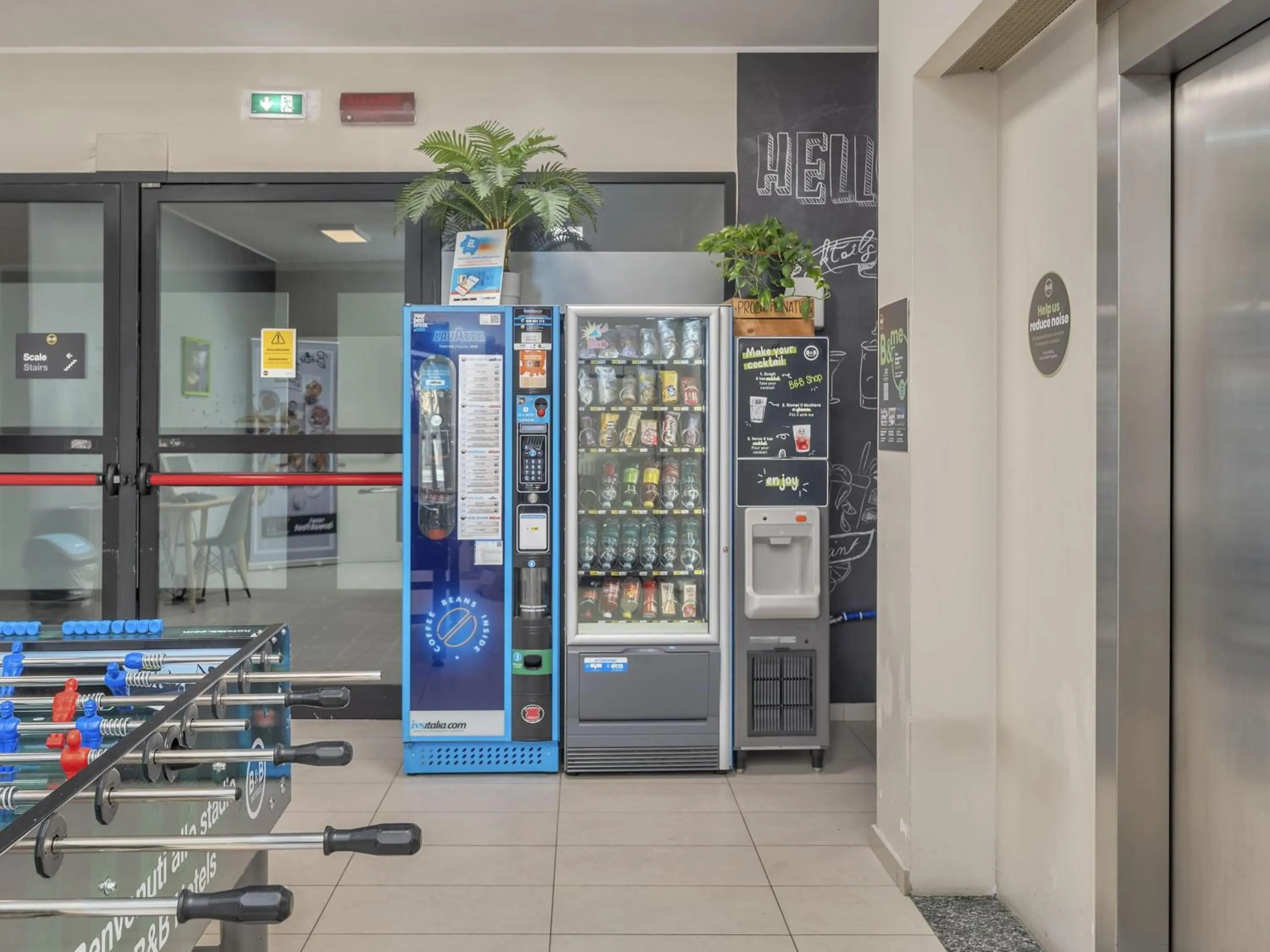 Lobby or reception in B&B Hotel Como Camerlata