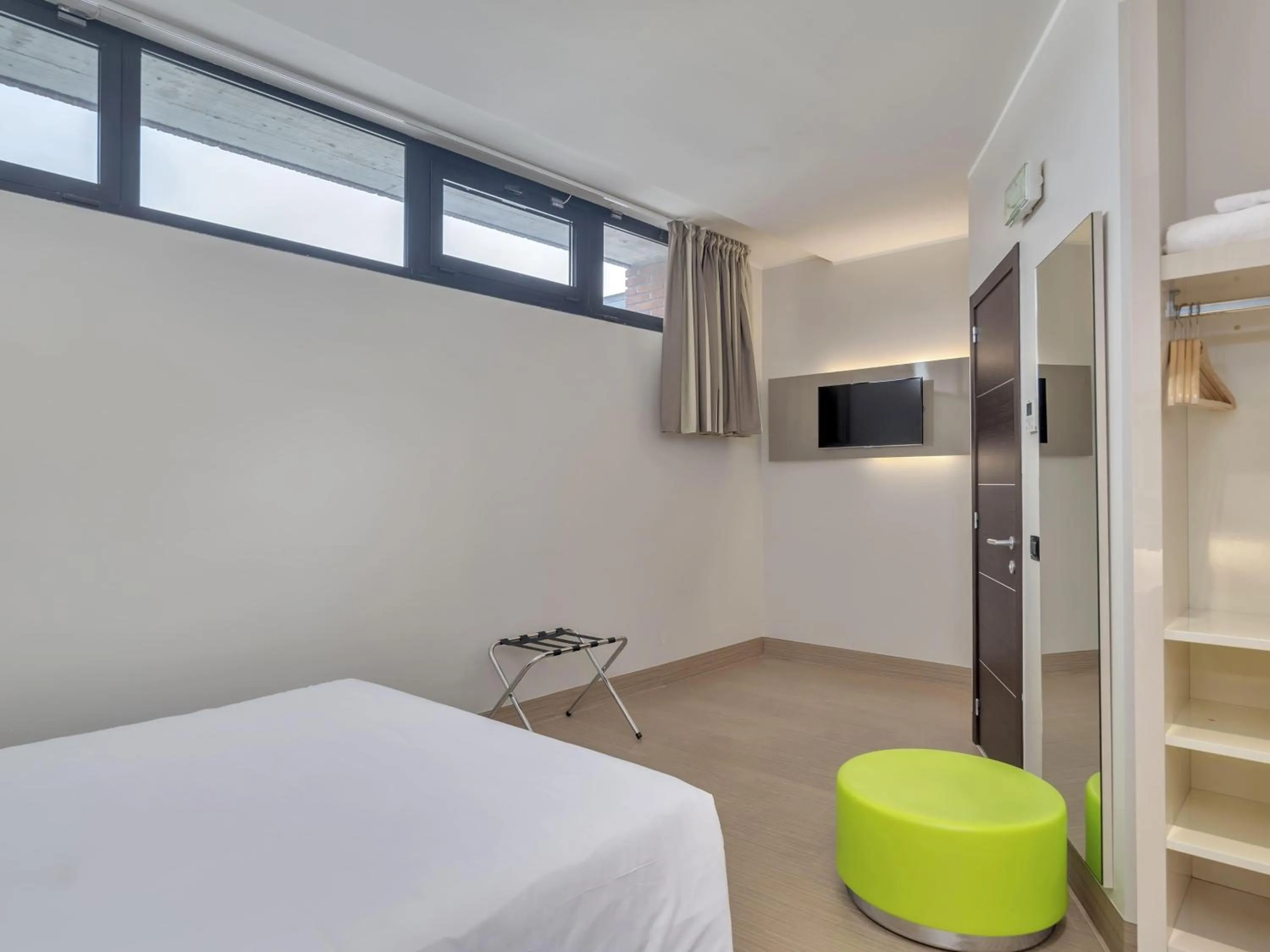 Photo of the whole room, Bed in B&B Hotel Como Camerlata