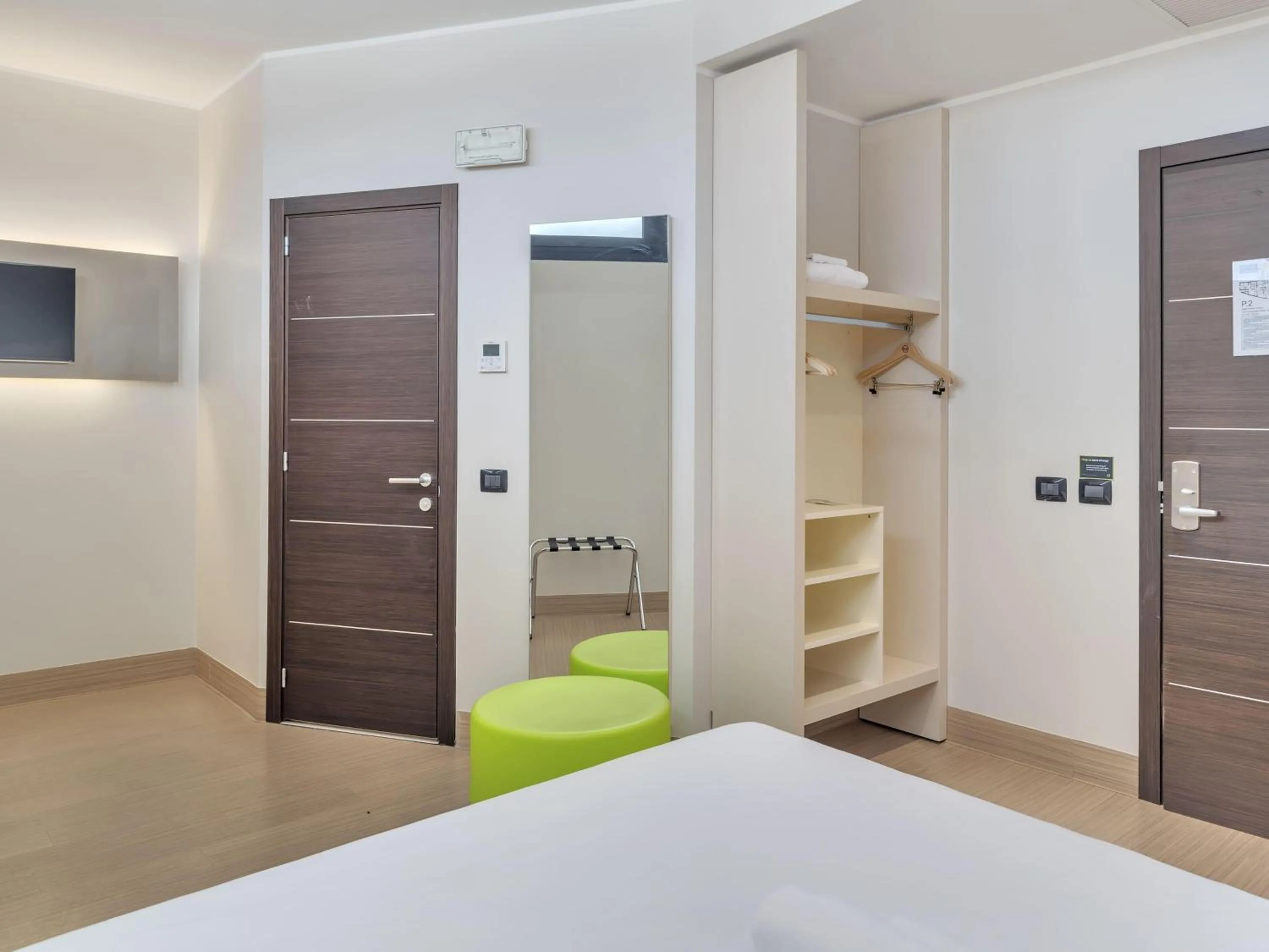 Bathroom, Bed in B&B Hotel Como Camerlata