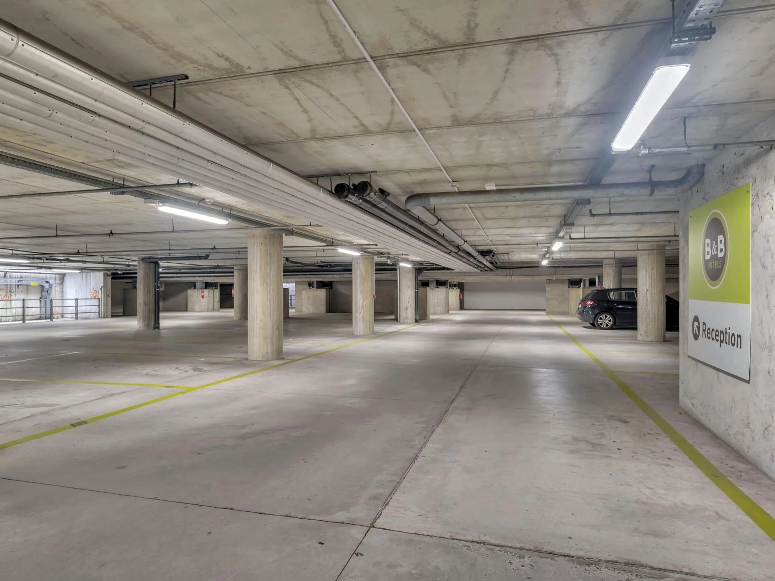 Lobby or reception in B&B Hotel Como Camerlata