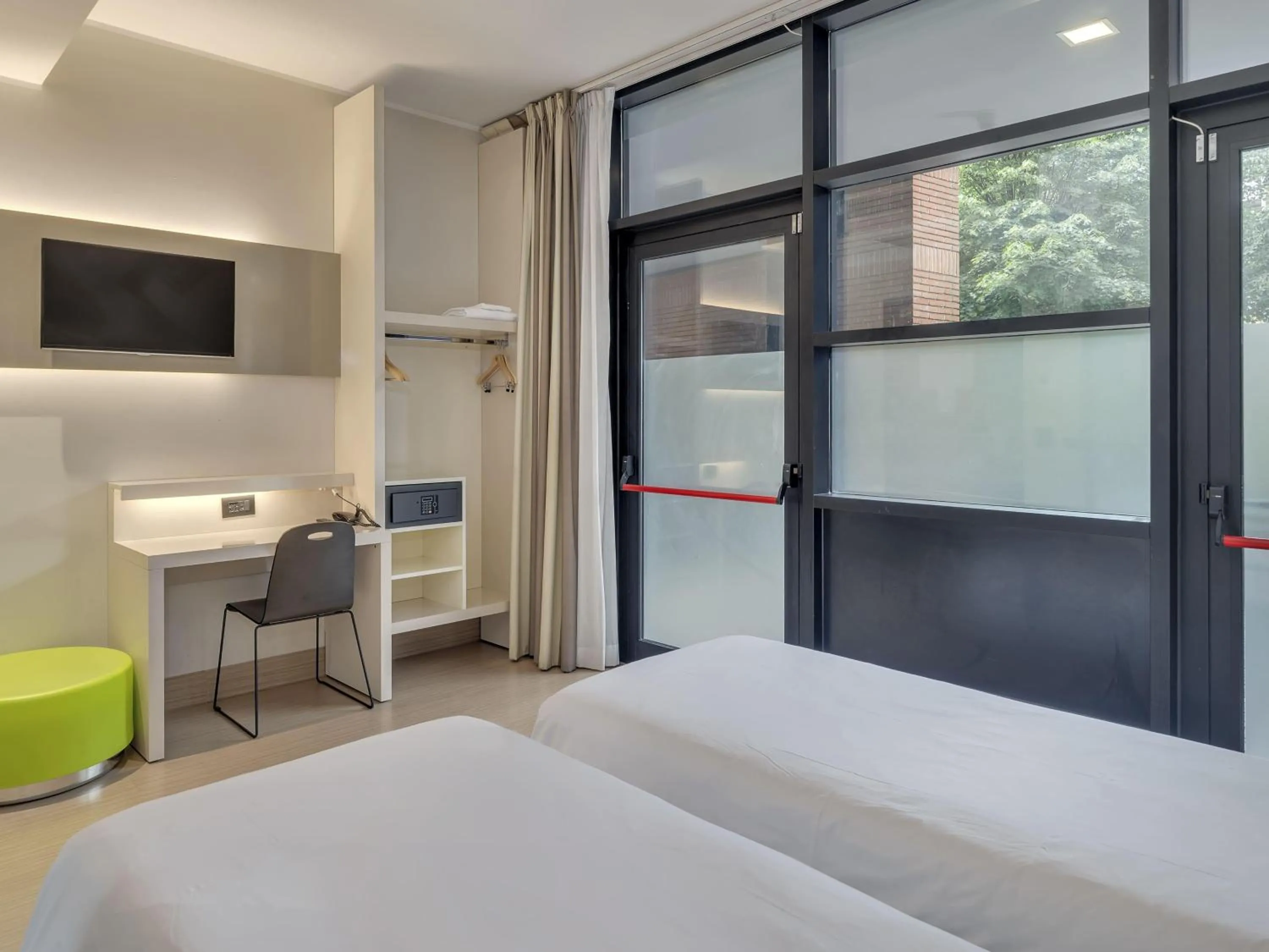 Photo of the whole room, Bed in B&B Hotel Como Camerlata