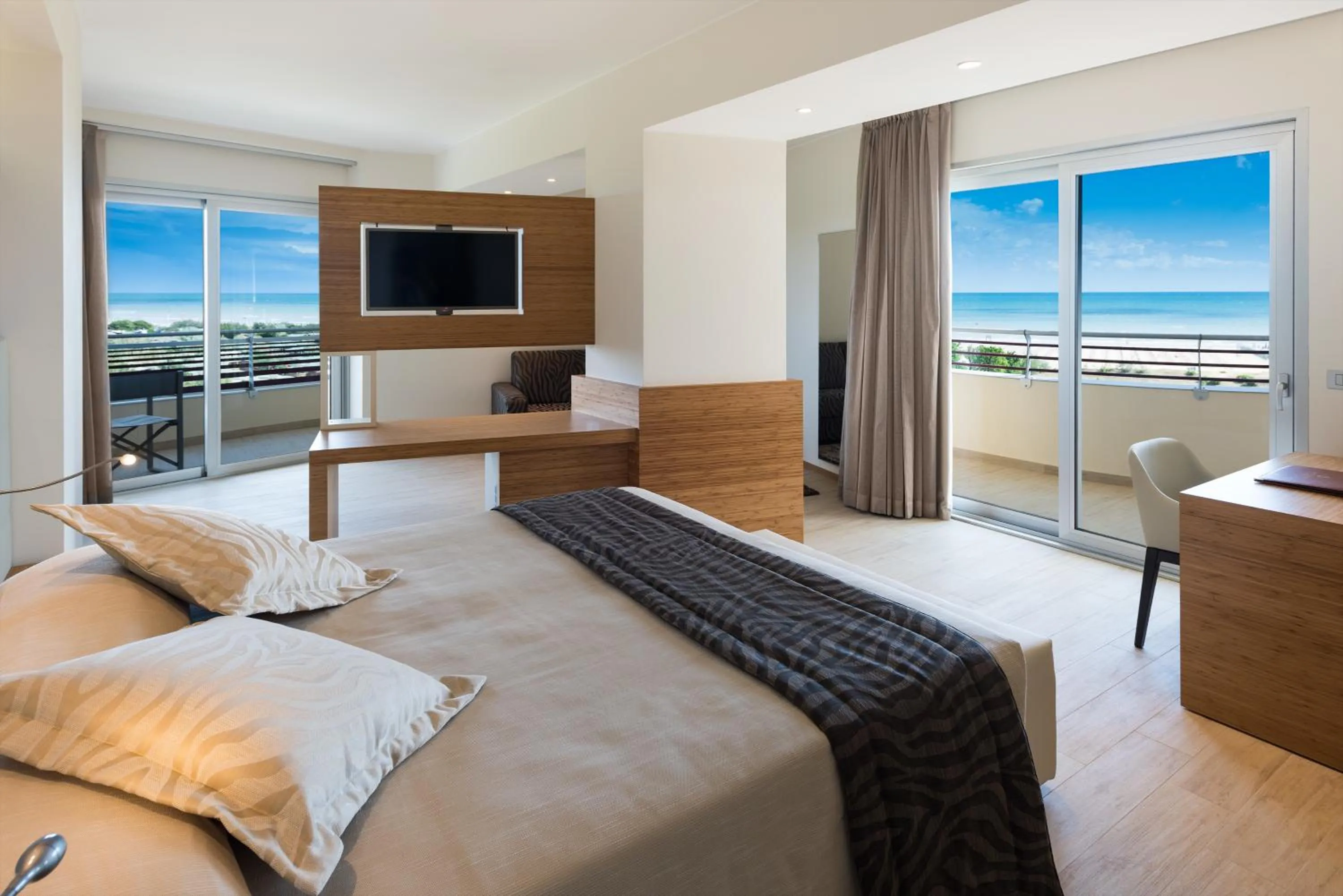 Photo of the whole room, Bed in Laguna Park Hotel 4Superior