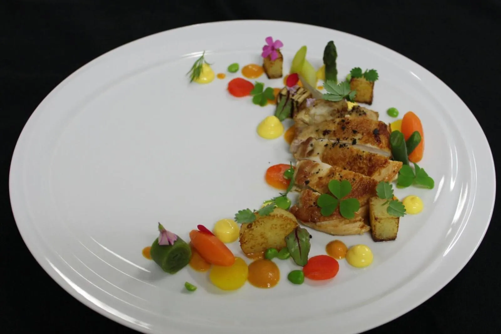 Restaurant/places to eat in Laguna Park Hotel 4Superior