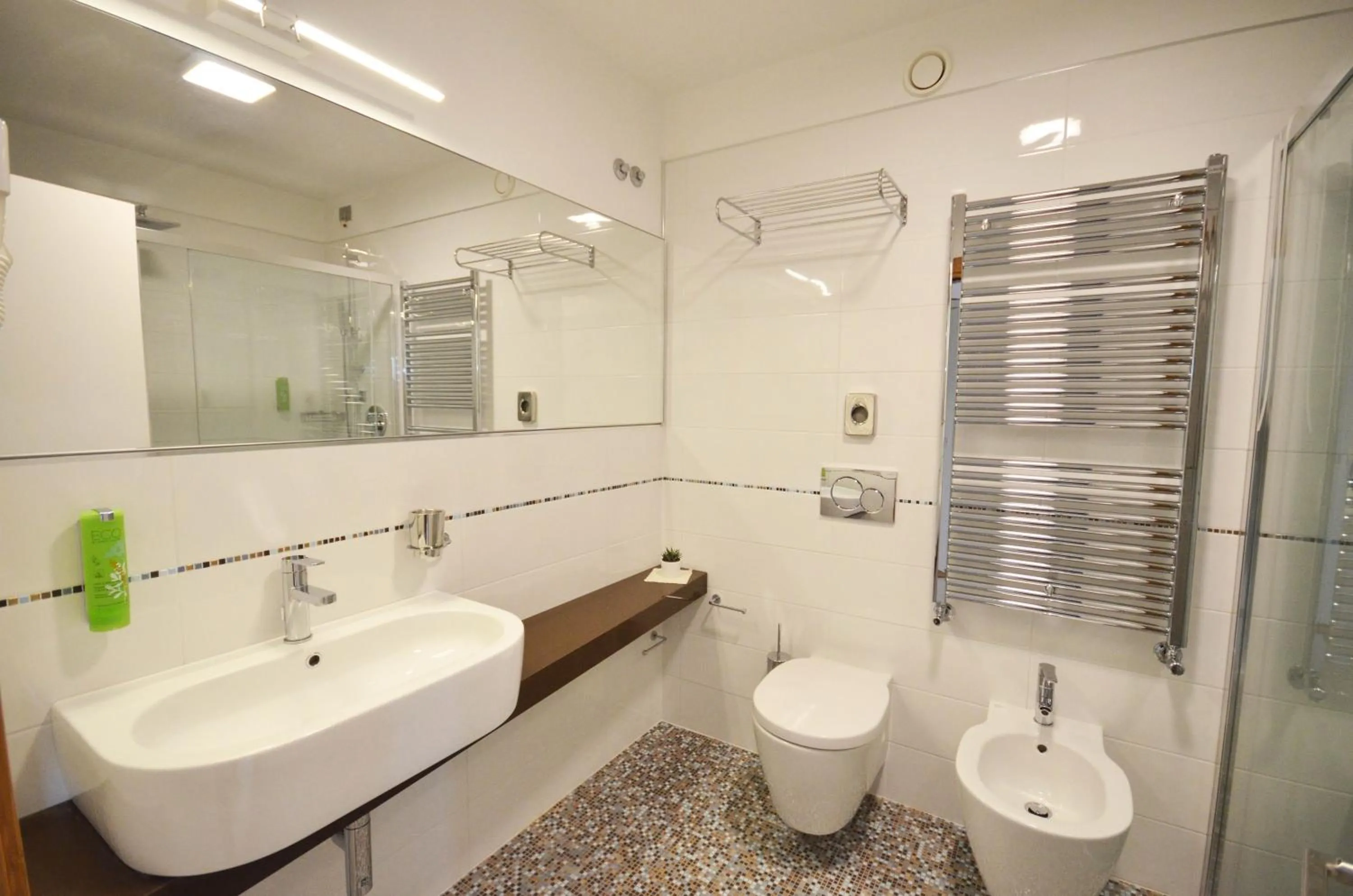 Shower in Laguna Park Hotel 4Superior