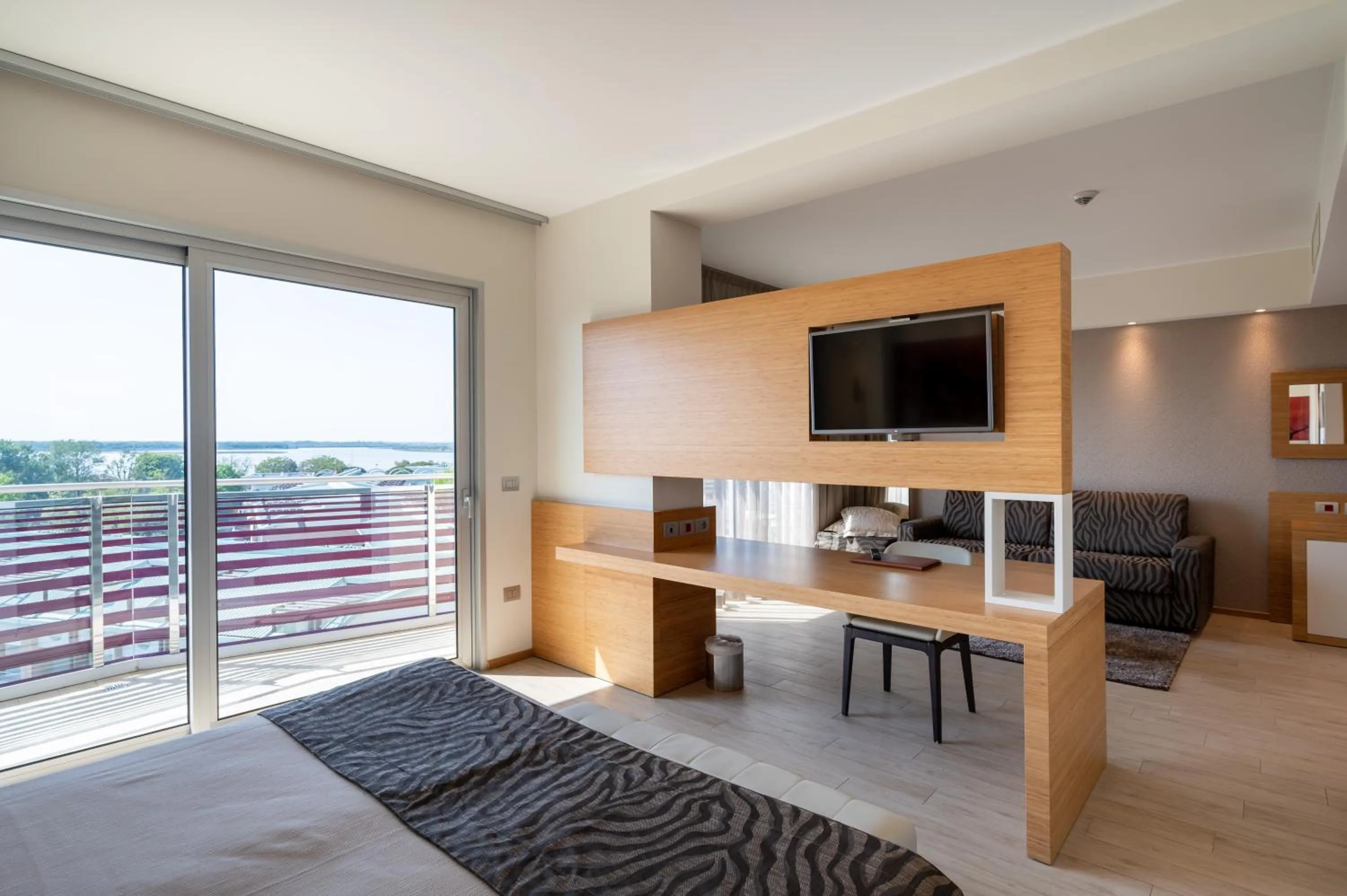 Living room, Bed in Laguna Park Hotel 4Superior