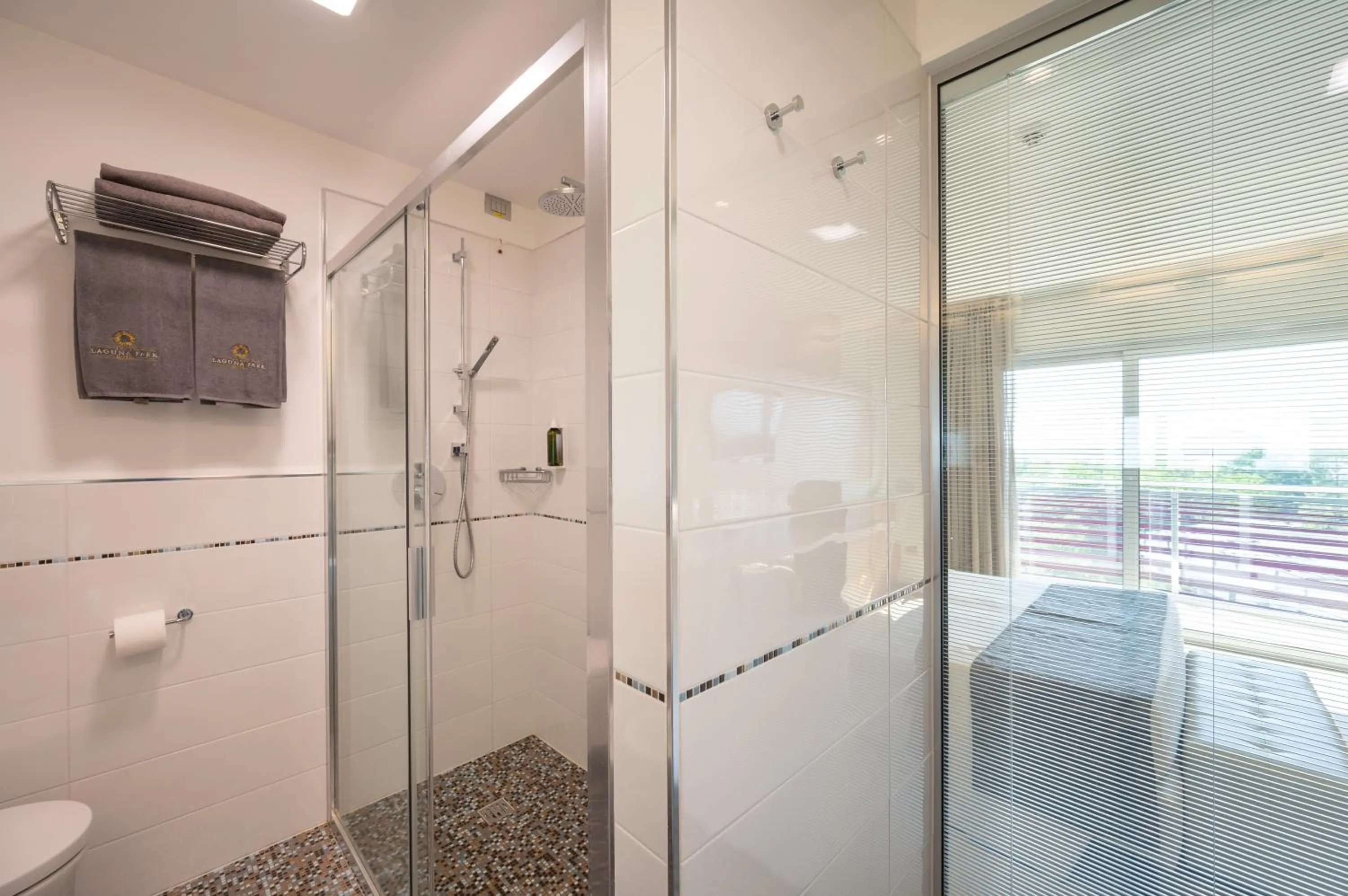 Shower in Laguna Park Hotel 4Superior