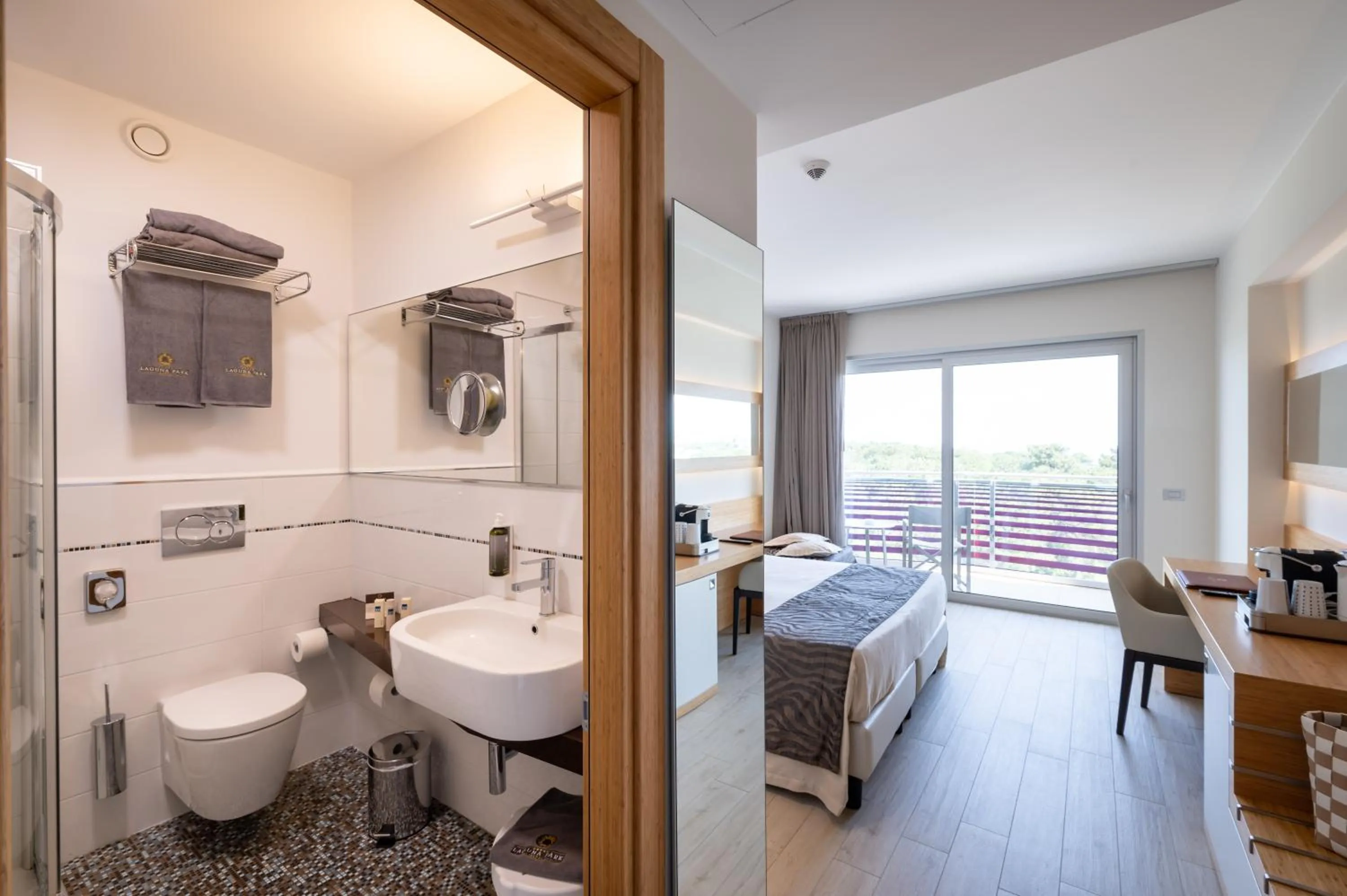 Bathroom, Bed in Laguna Park Hotel 4Superior