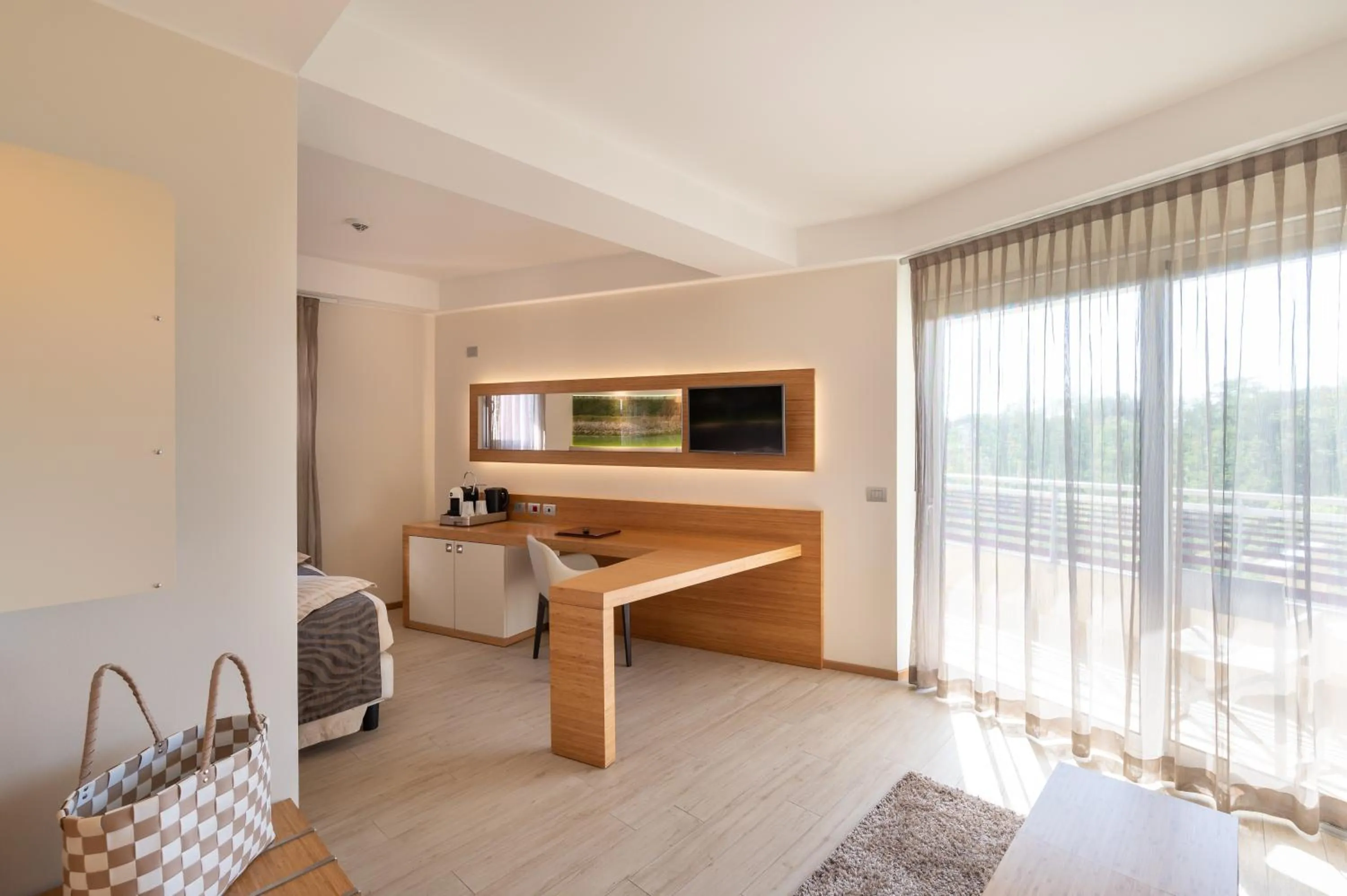 TV and multimedia in Laguna Park Hotel 4Superior