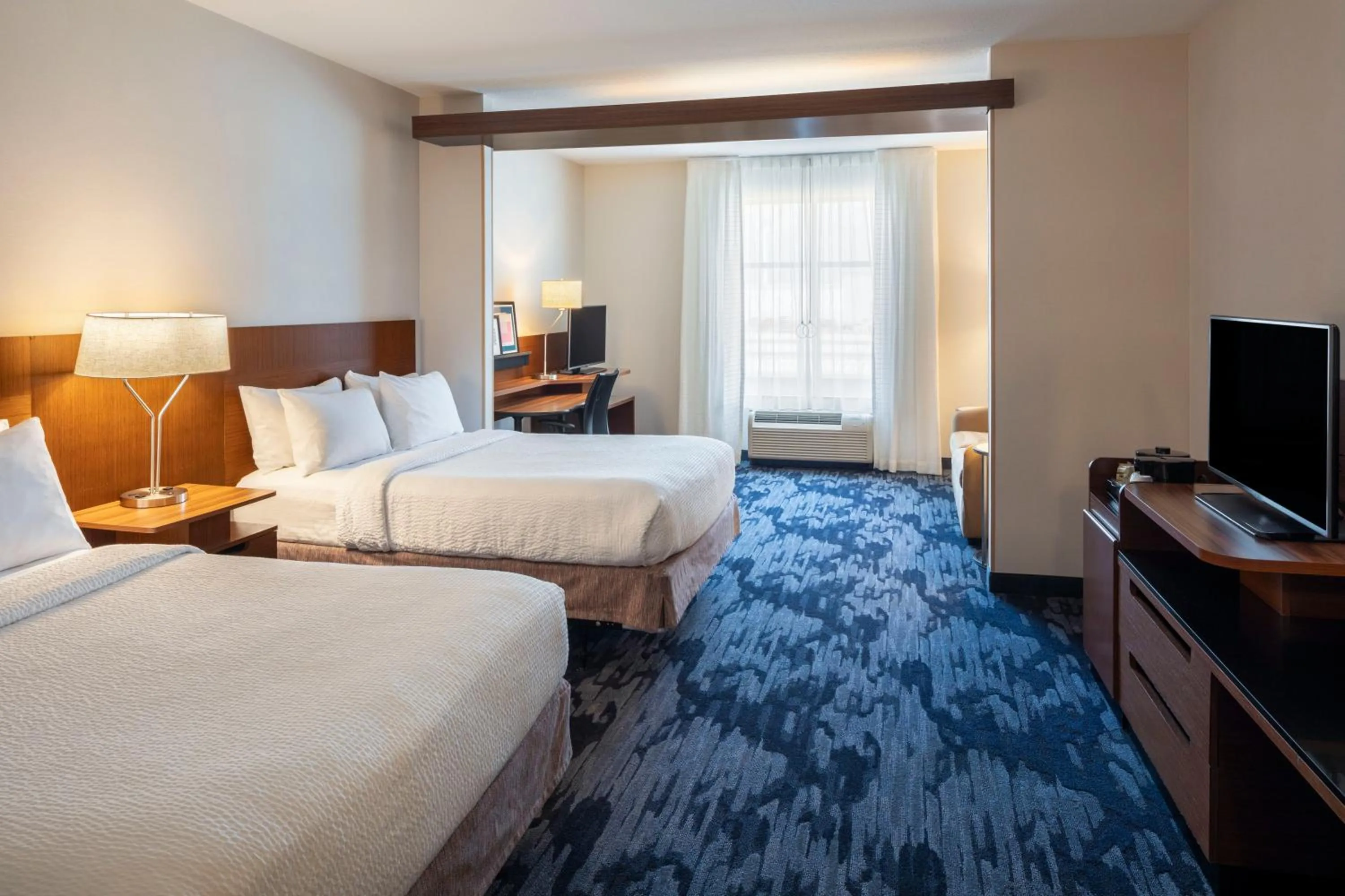 Bed in Fairfield Inn & Suites by Marriott Columbus Dublin