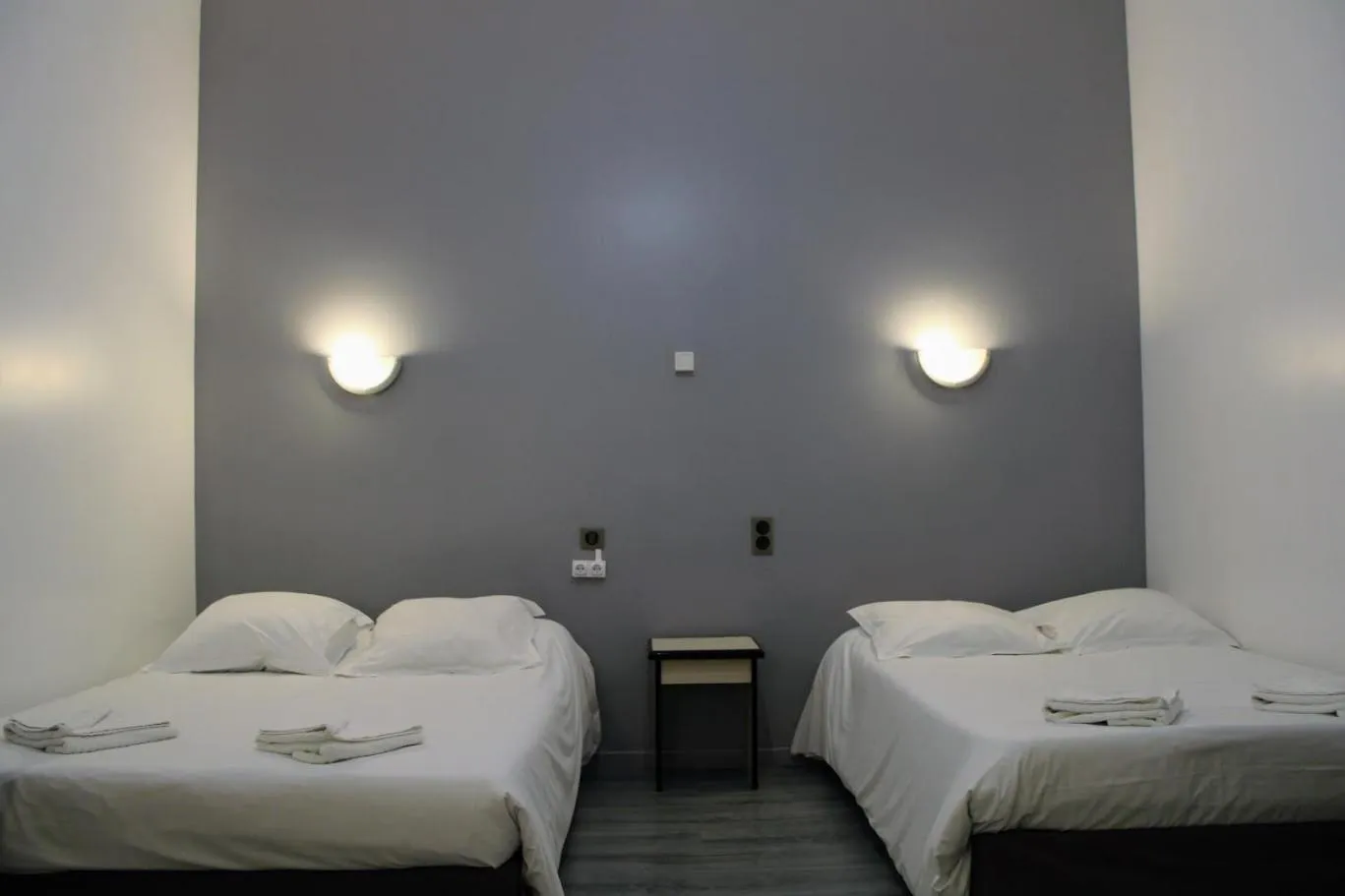 Bed in Hôtel Le Milan