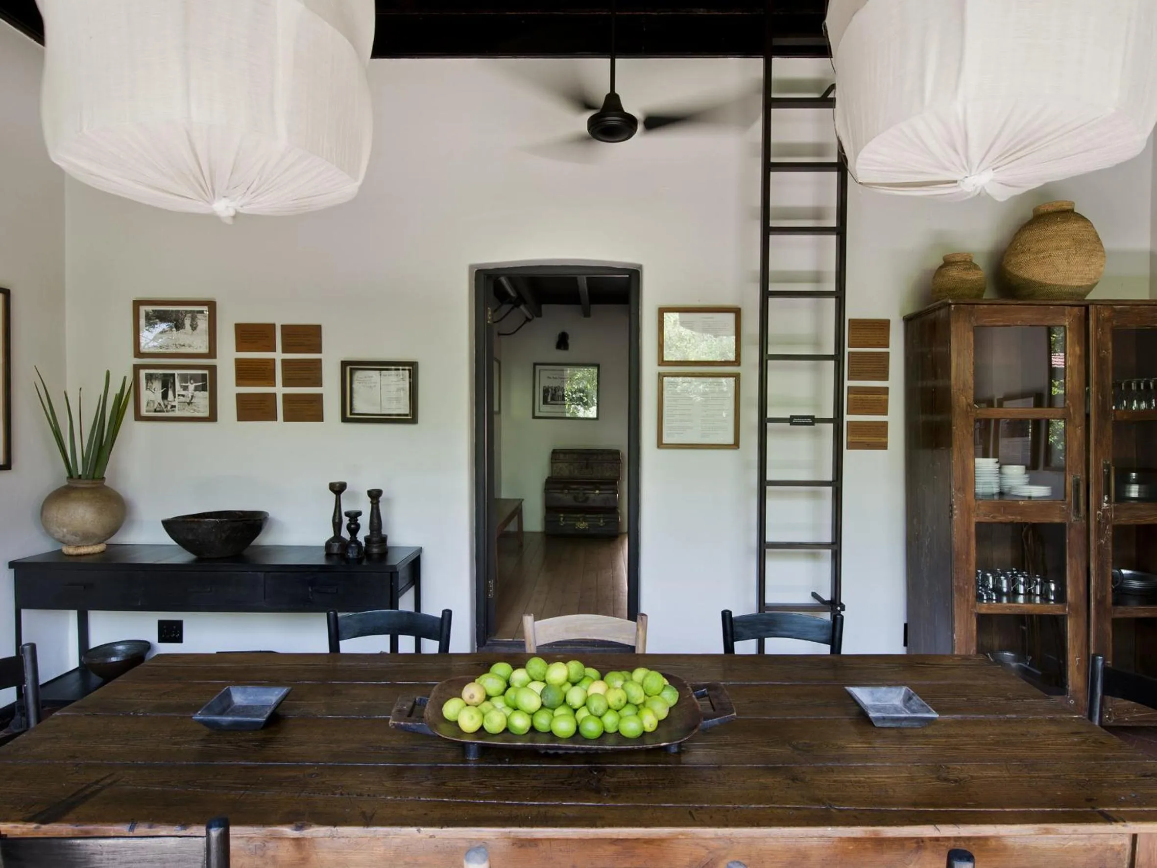 Restaurant/places to eat in Satyagraha House