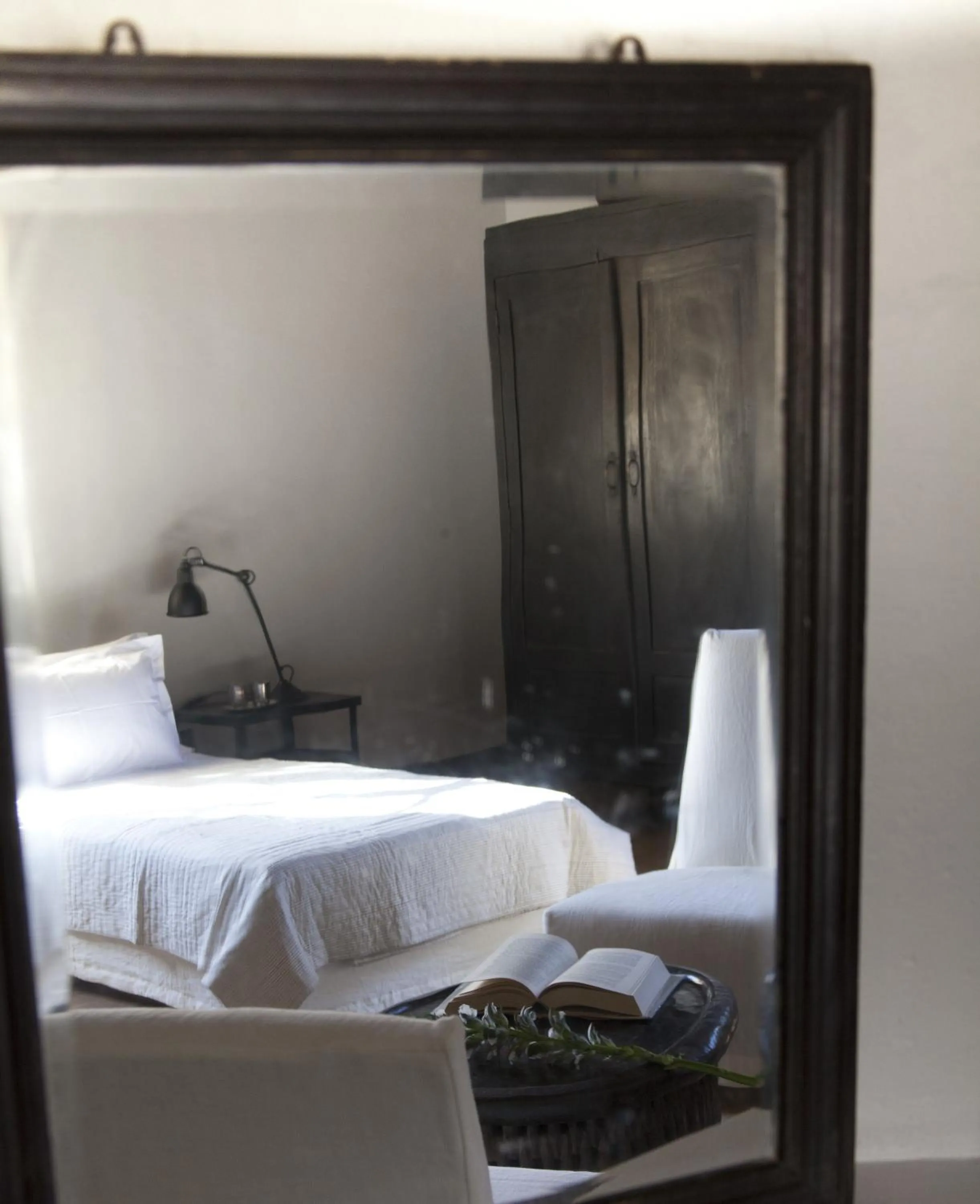 Decorative detail, Bed in Satyagraha House