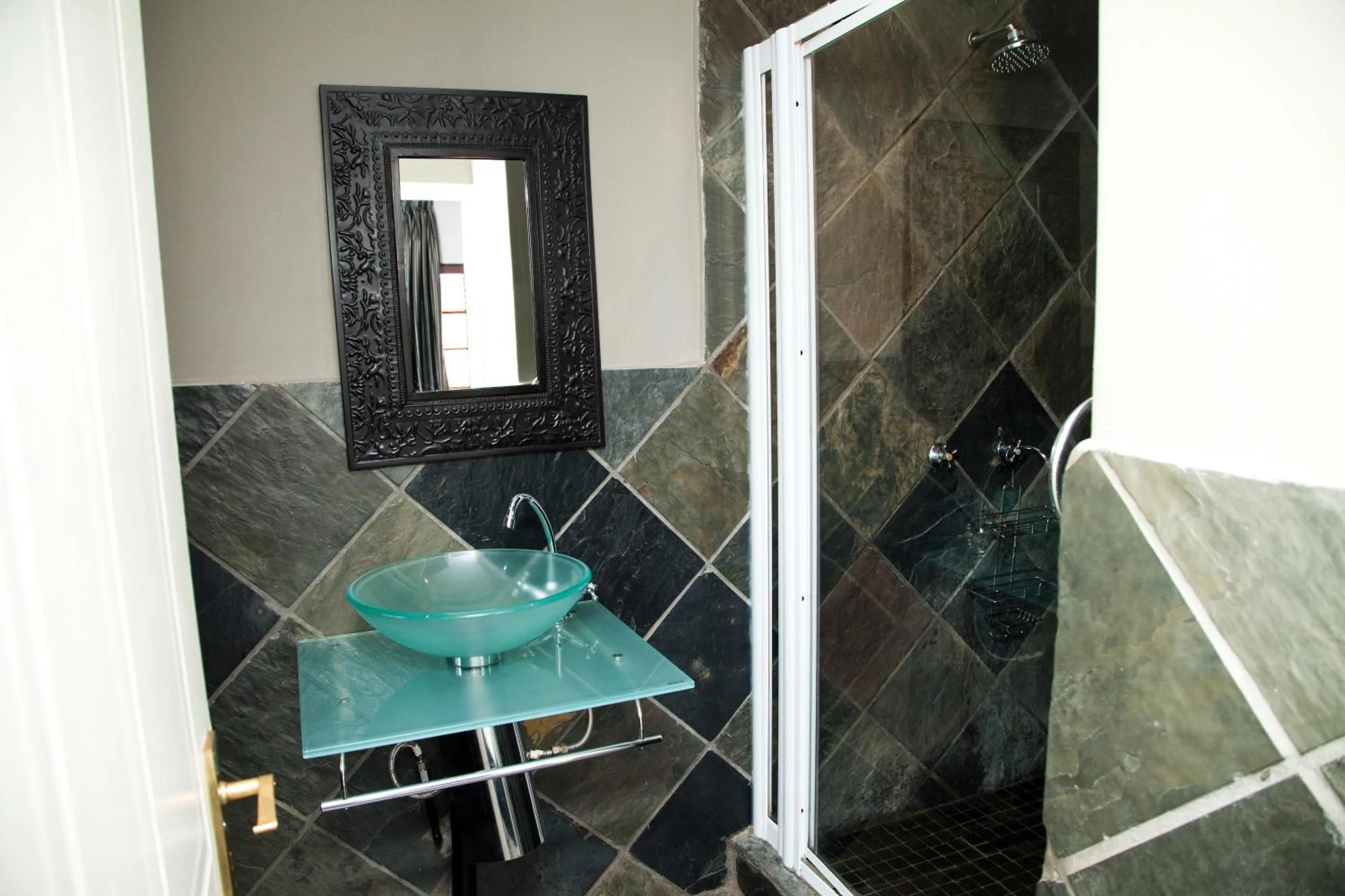 Bathroom in The Gables Middelburg MPU