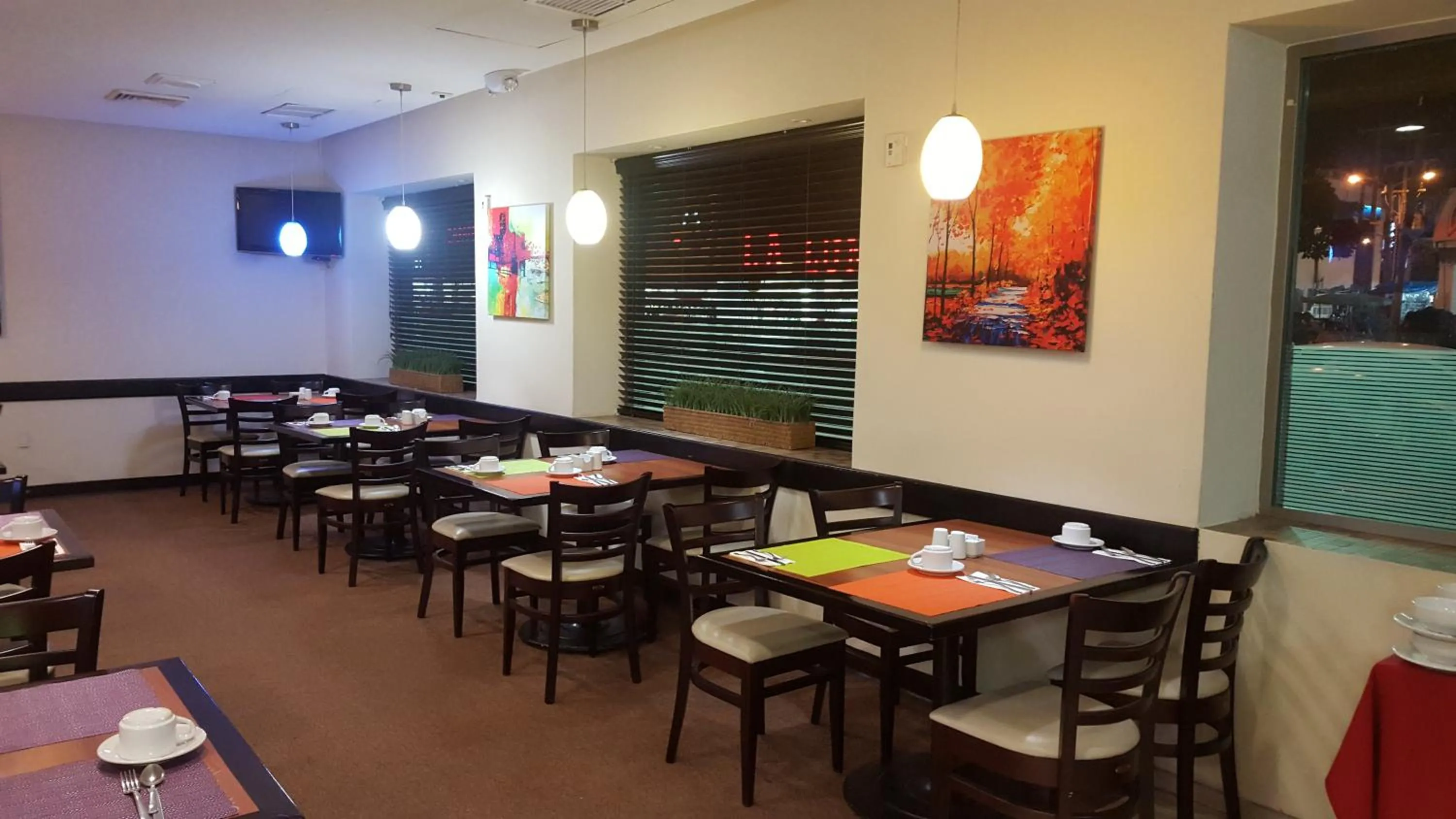 Restaurant/places to eat in HOTEL ValgrandE