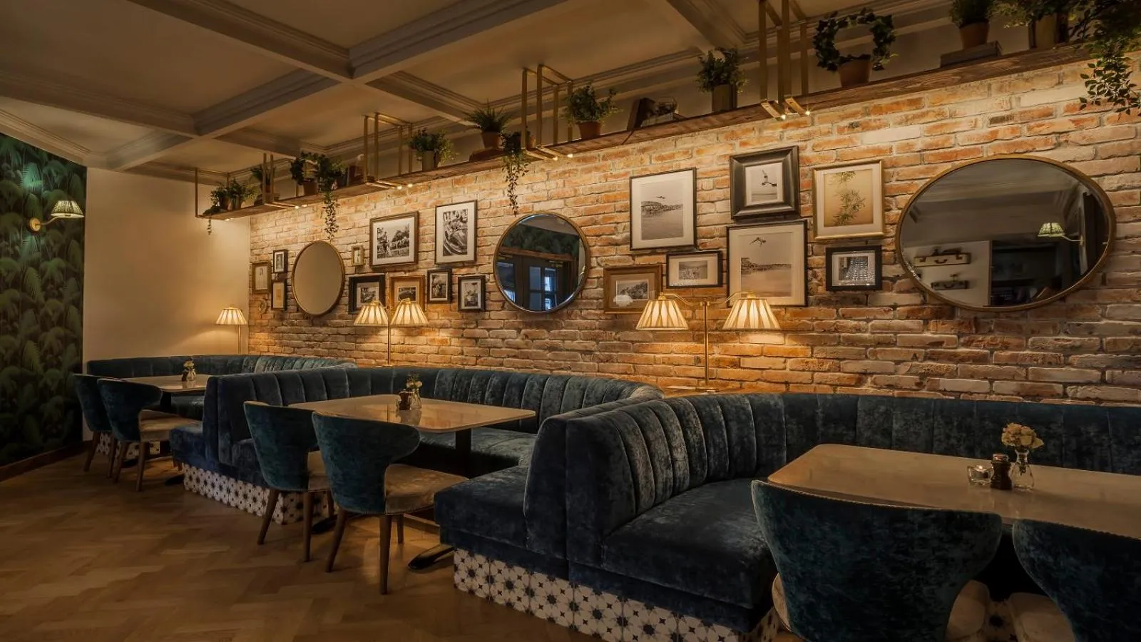 Restaurant/places to eat in The Ashe Hotel