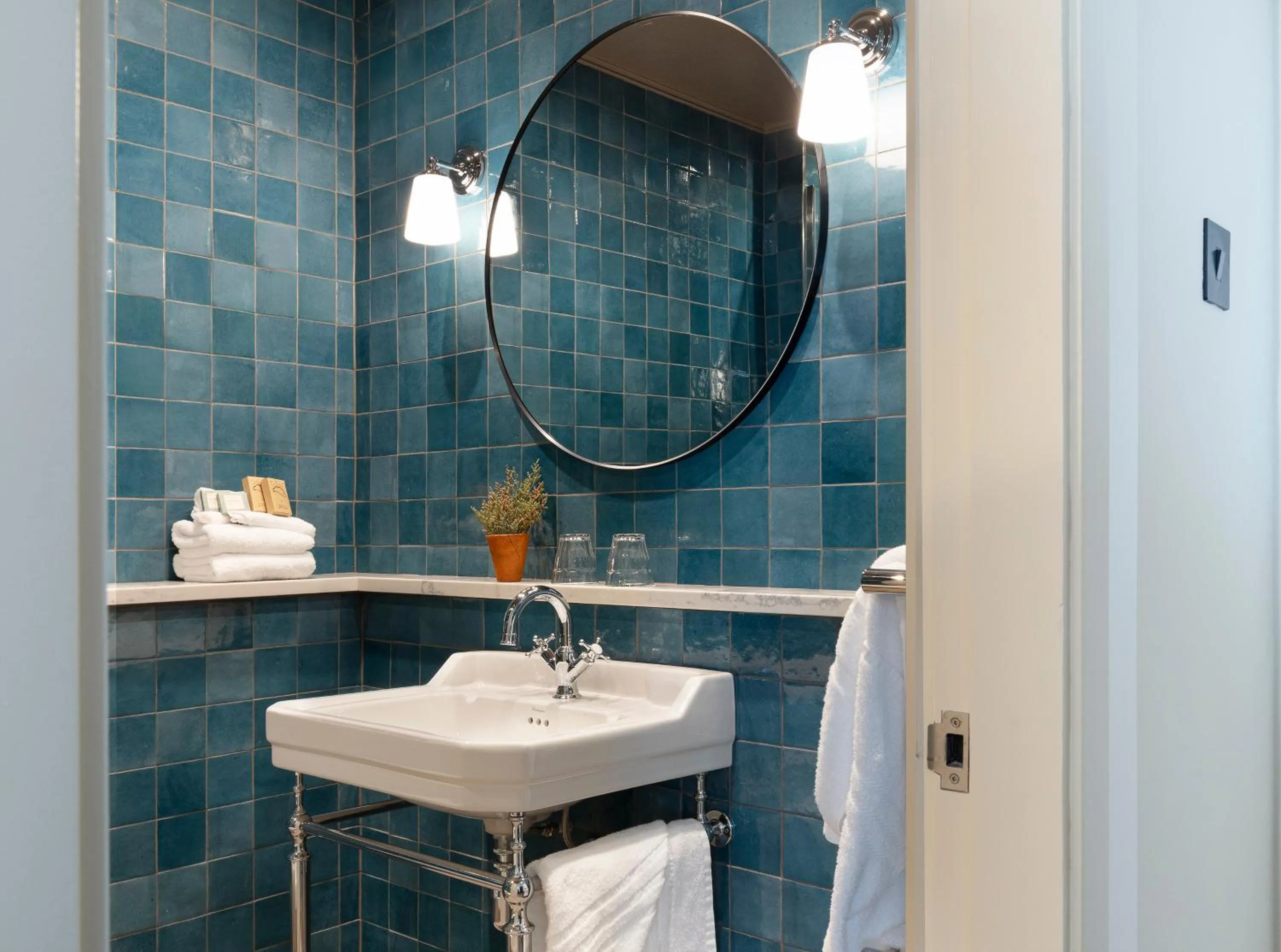 Shower in The Ashe Hotel