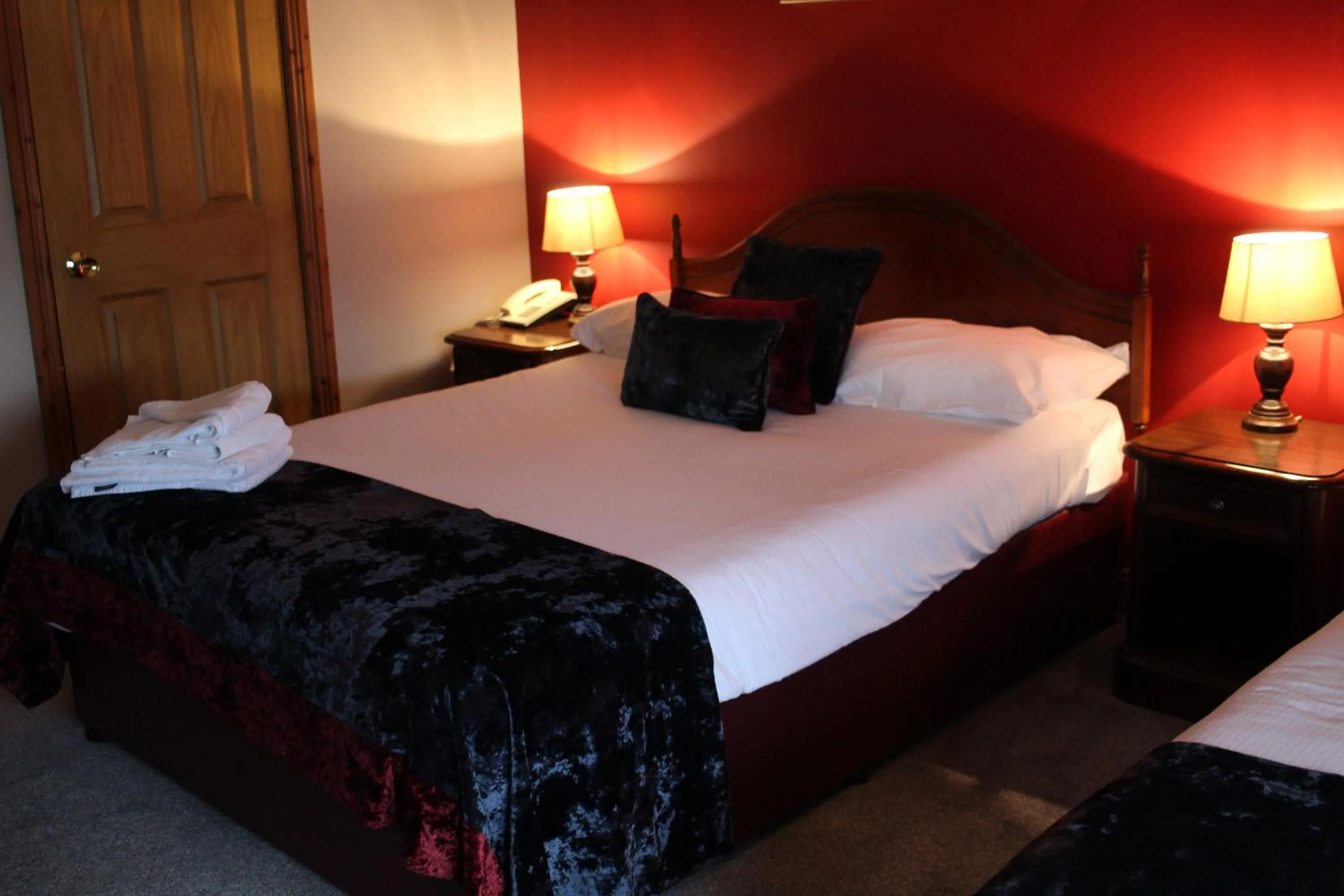 Bedroom, Bed in Bridge Hotel