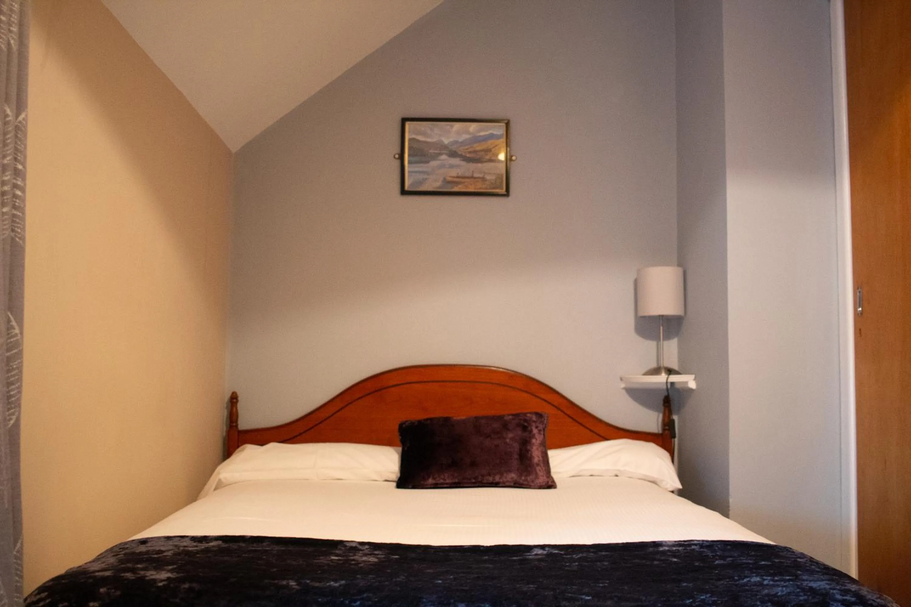 Bedroom, Bed in Bridge Hotel