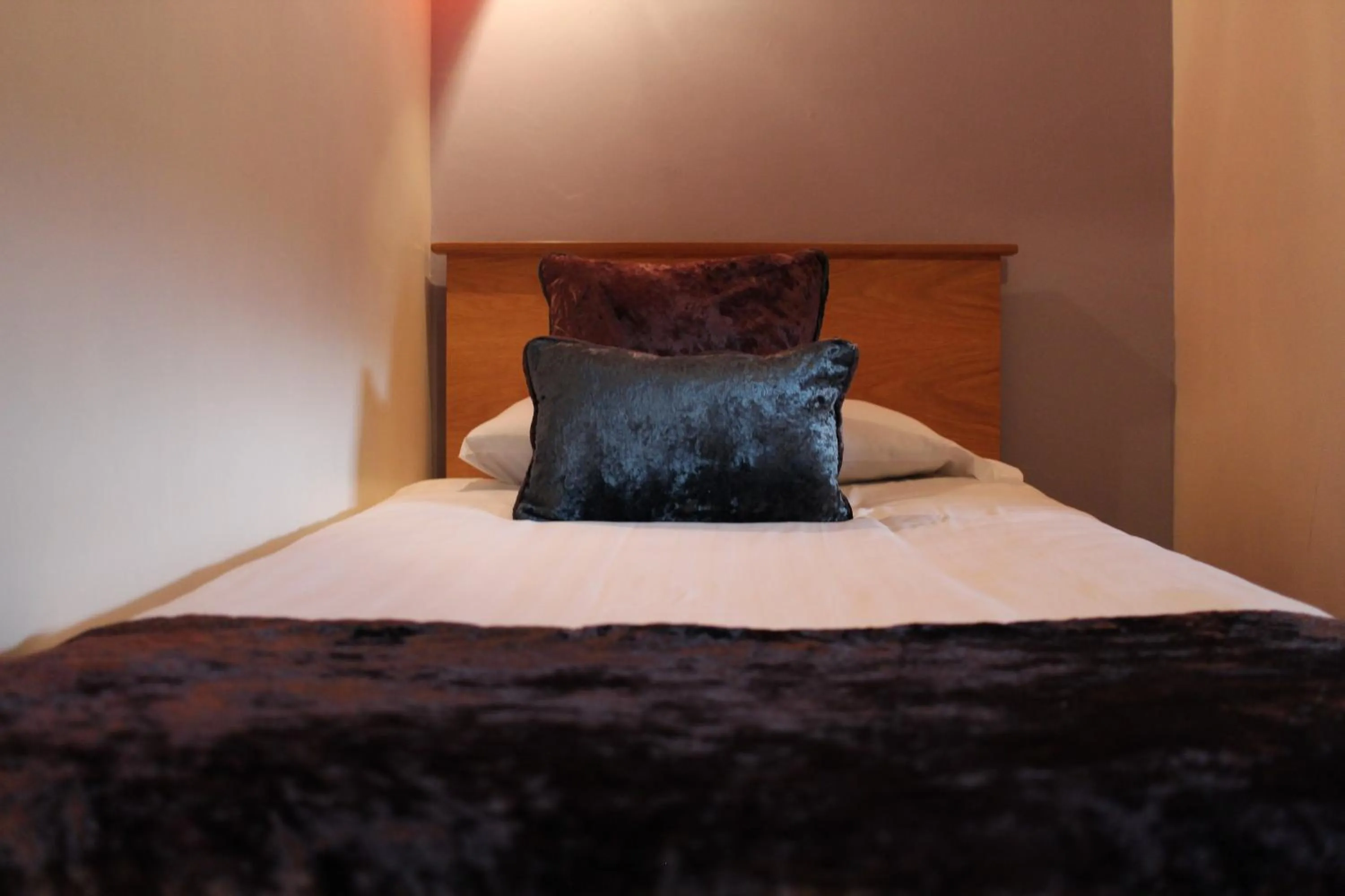 Bedroom, Bed in Bridge Hotel