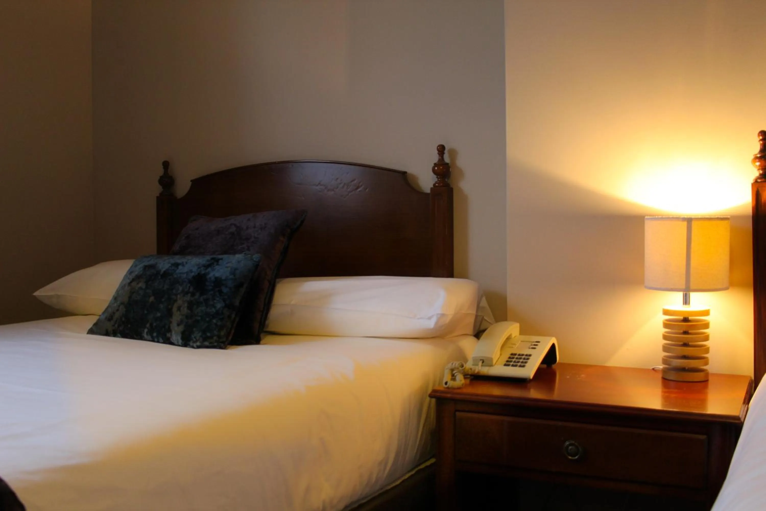 Bedroom, Bed in Bridge Hotel