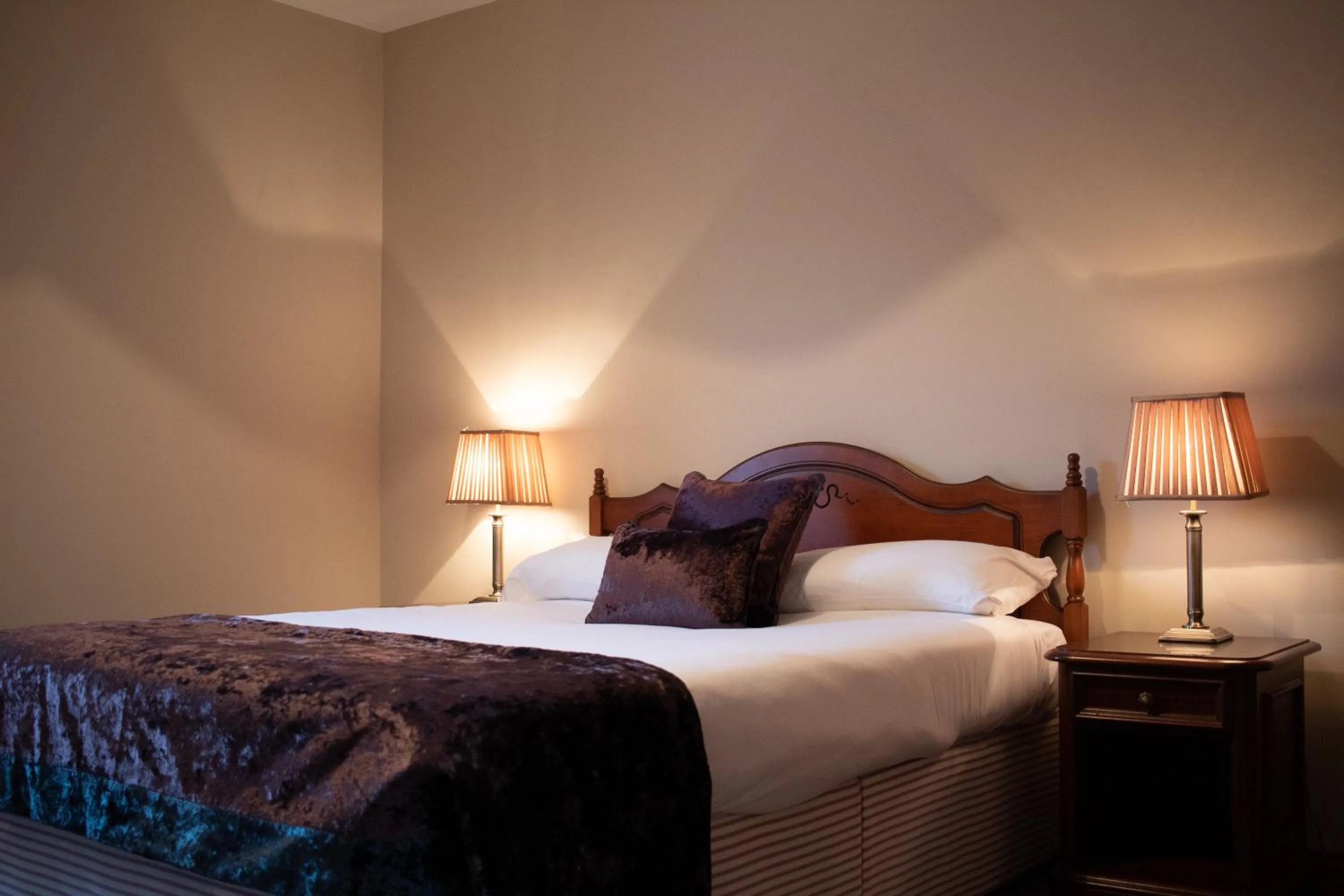 Bedroom, Bed in Bridge Hotel