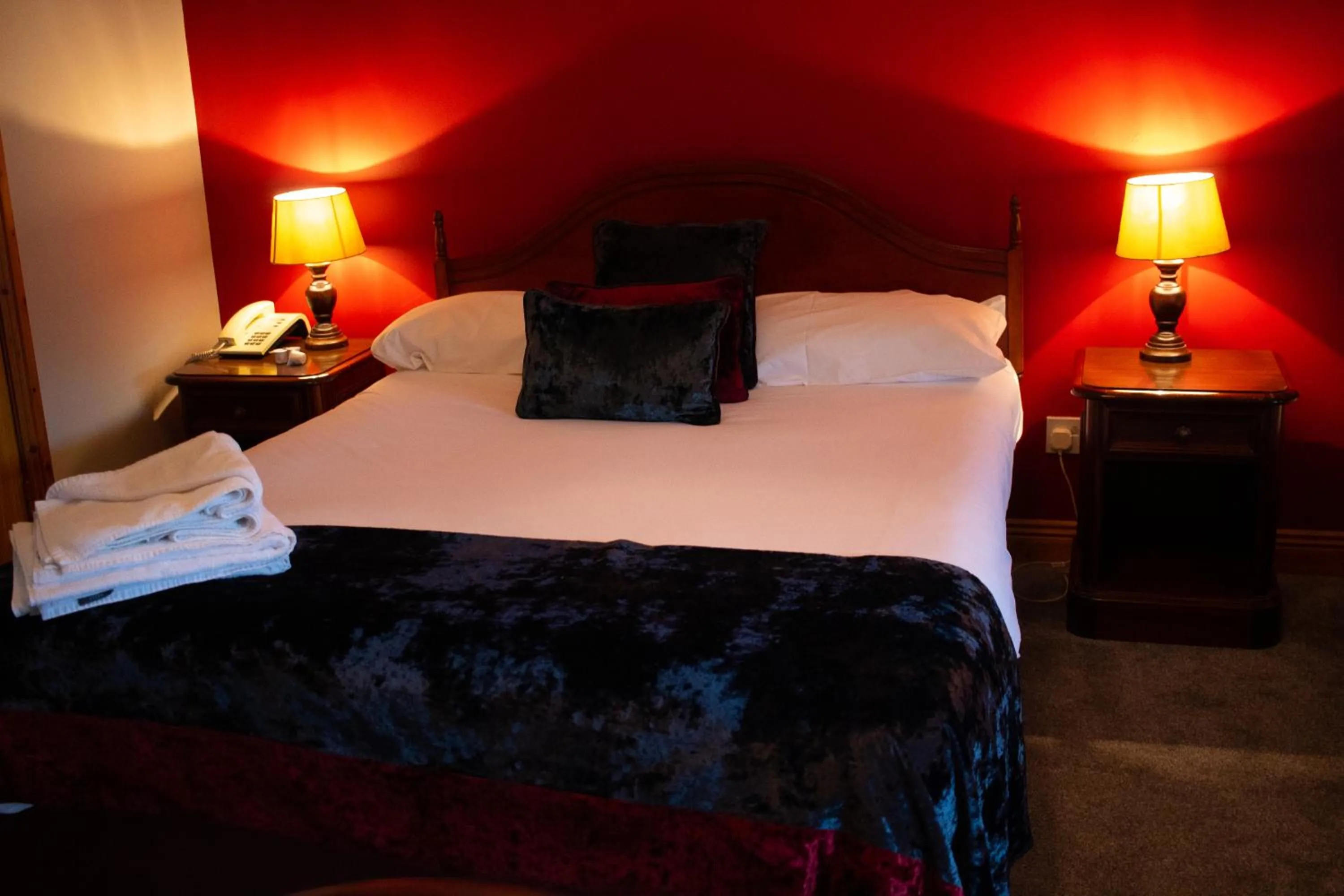 Bedroom, Bed in Bridge Hotel