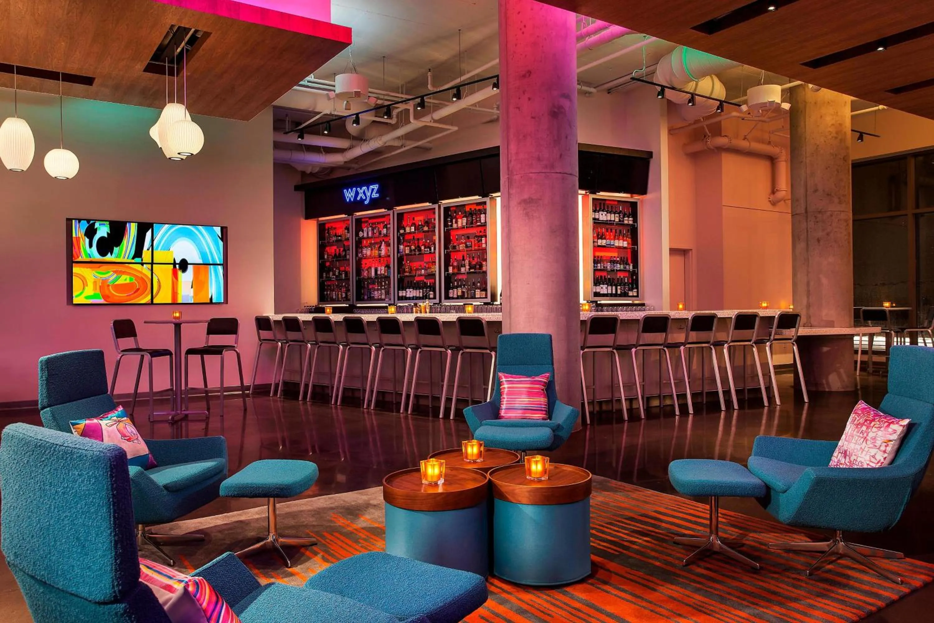 Lounge or bar in Aloft Boston Seaport District