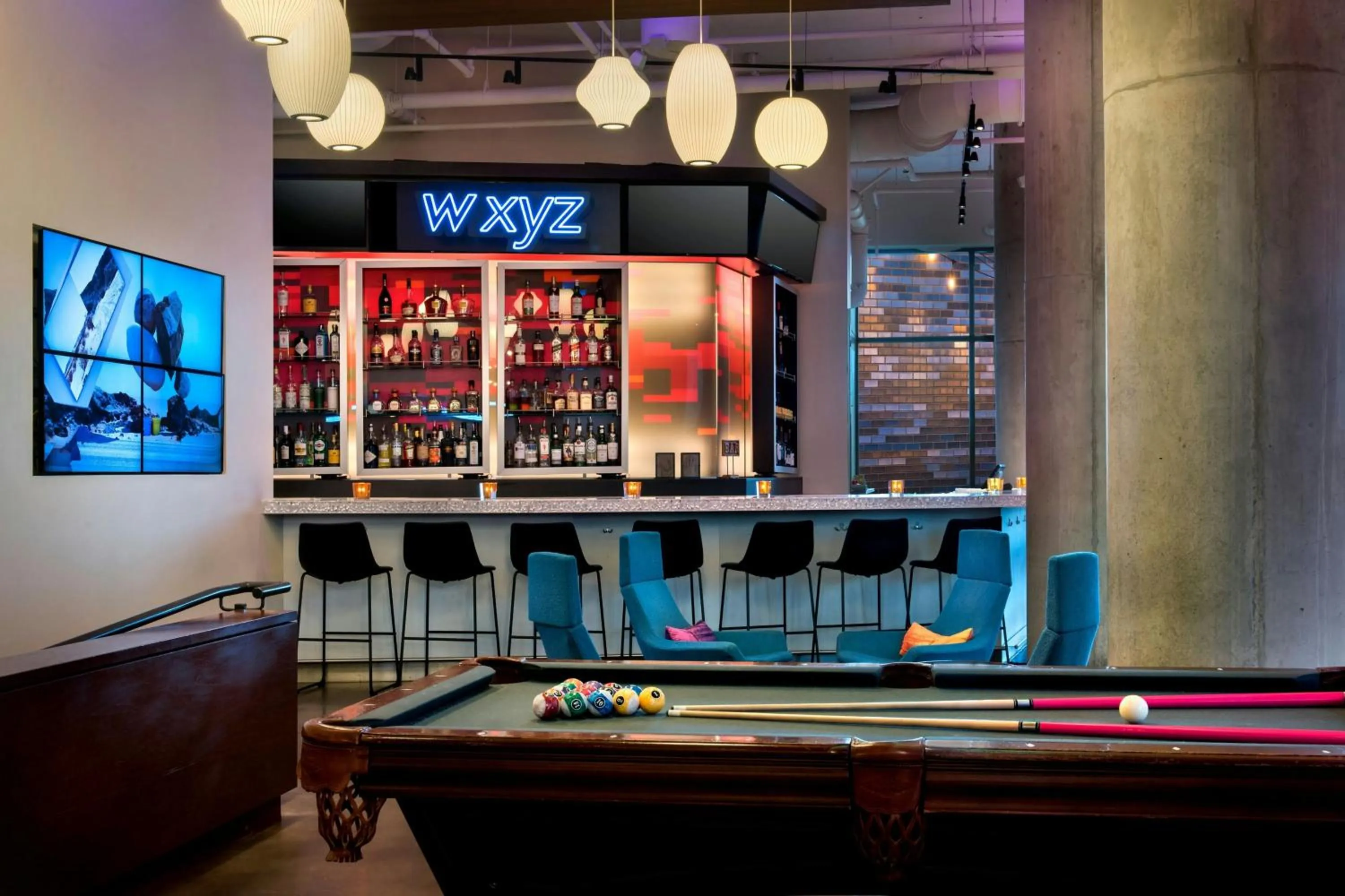Lounge or bar in Aloft Boston Seaport District