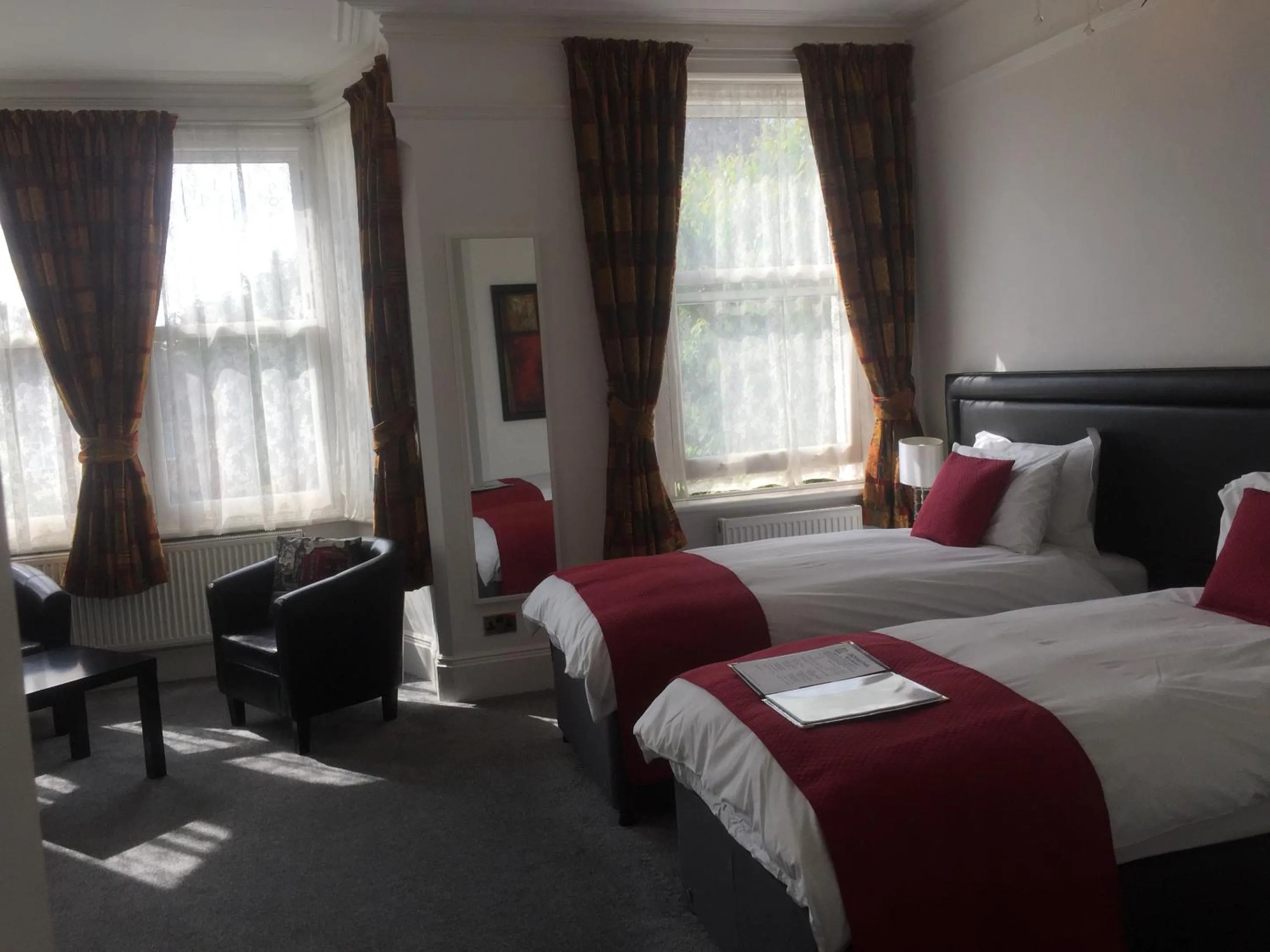 Bedroom in Croham Park - Free Parking & Wi-Fi