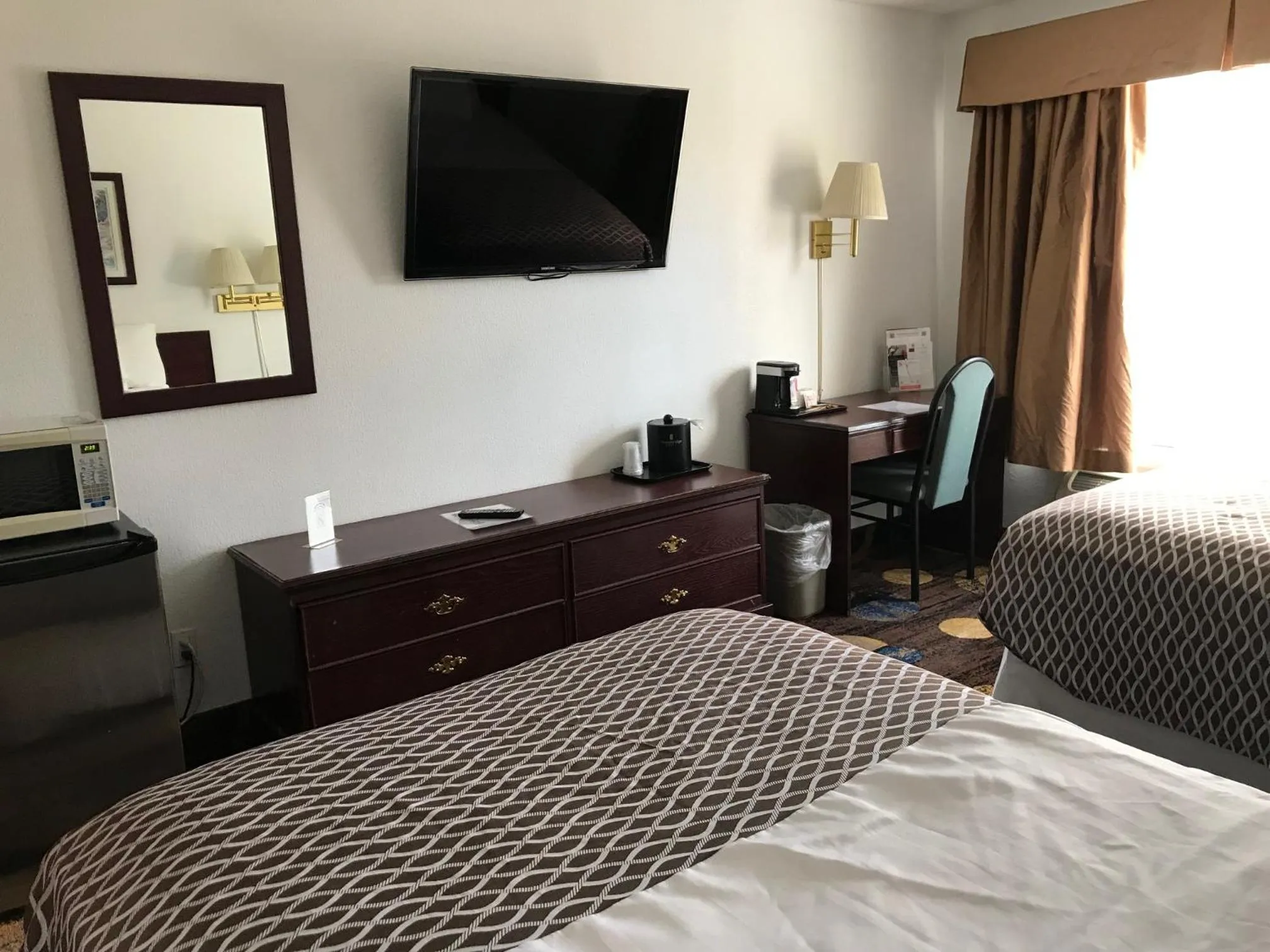 Bed in Stonebridge Hotel