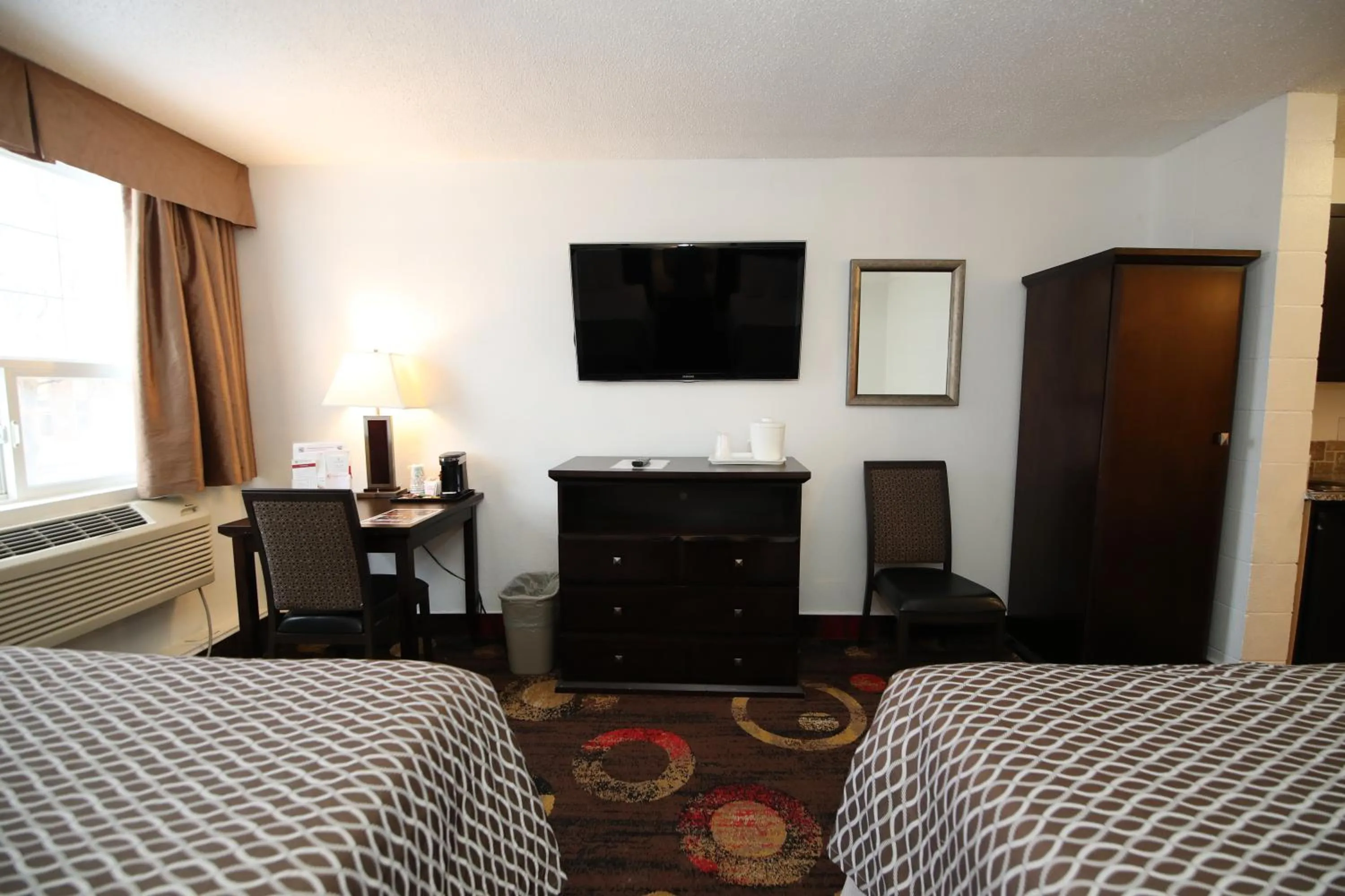 TV and multimedia, Bed in Stonebridge Hotel