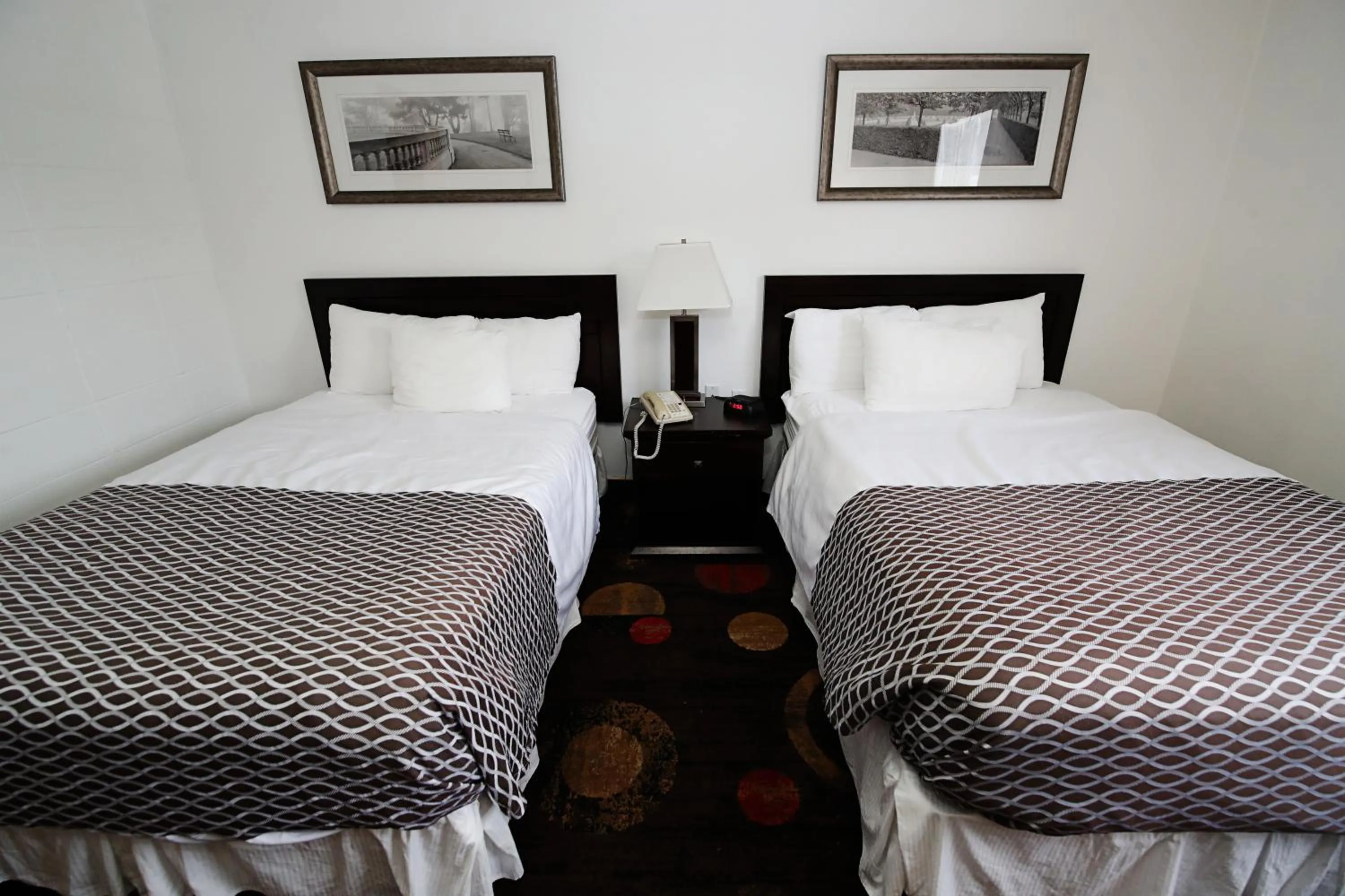 Bed in Stonebridge Hotel