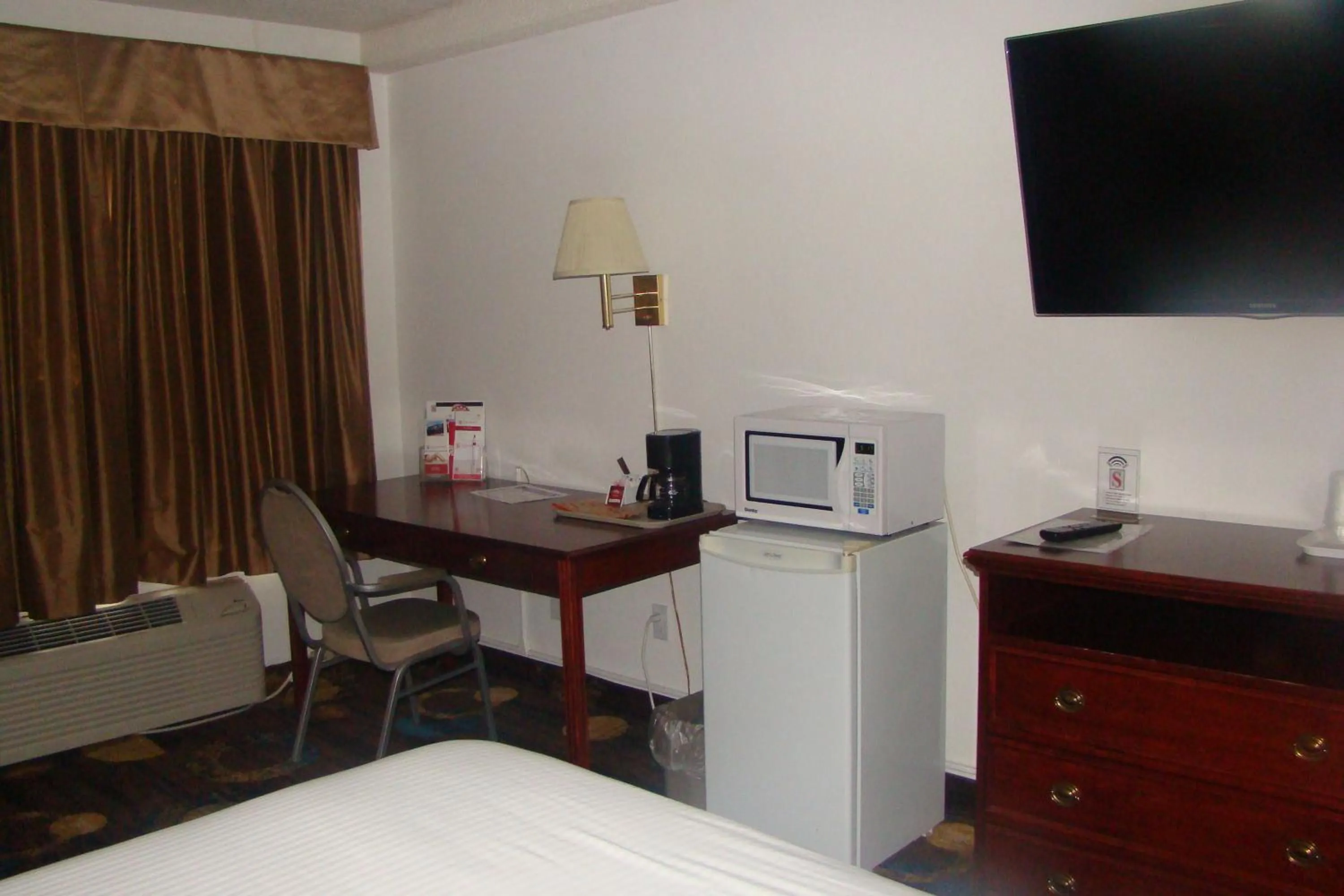 TV and multimedia in Stonebridge Hotel