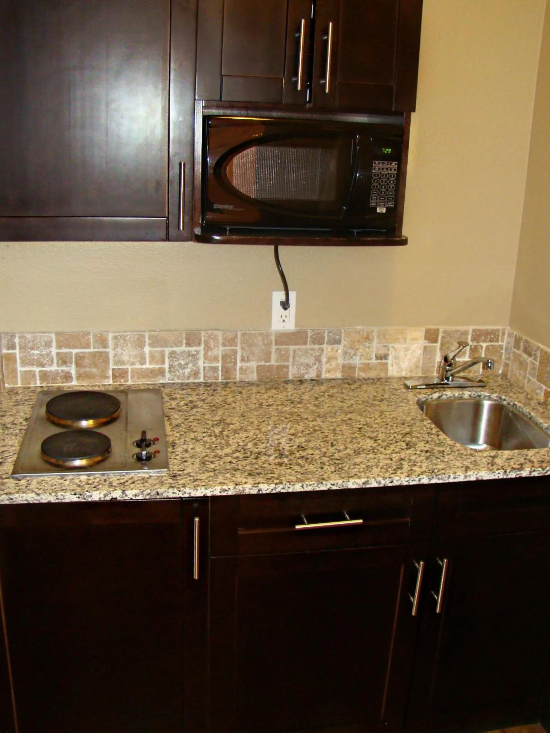 Kitchen or kitchenette in Stonebridge Hotel