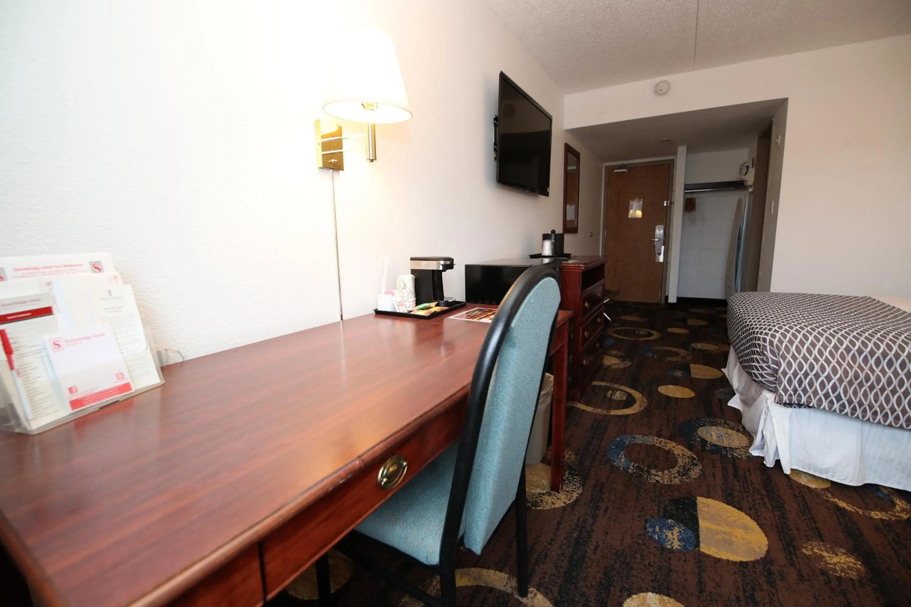 TV and multimedia in Stonebridge Hotel