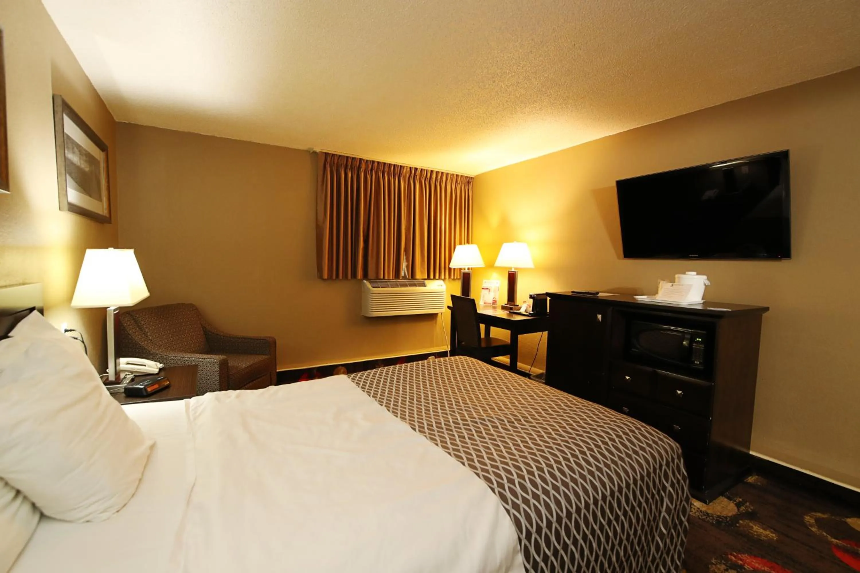 Bed in Stonebridge Hotel