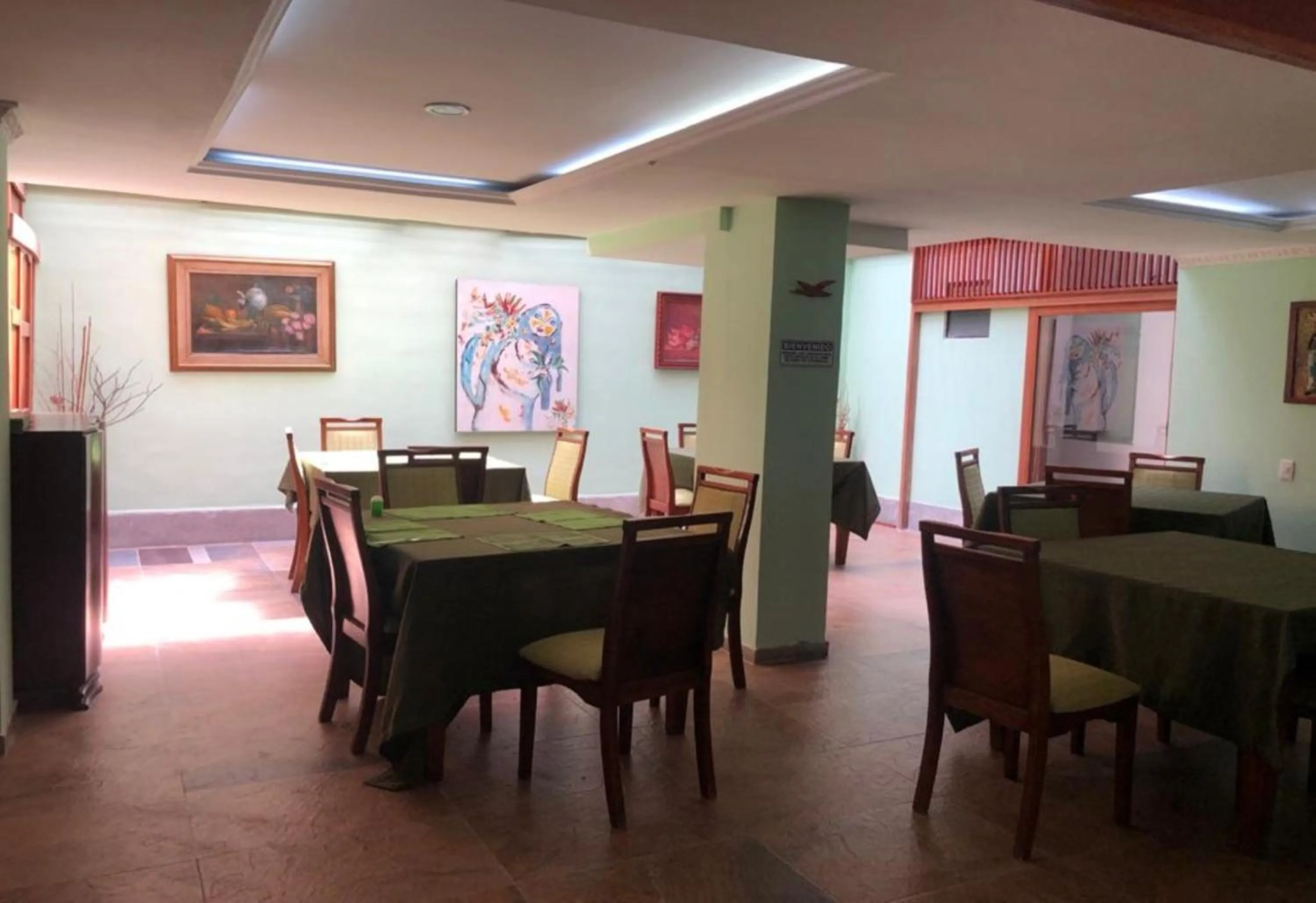 Restaurant/places to eat in Hotel El Bosque