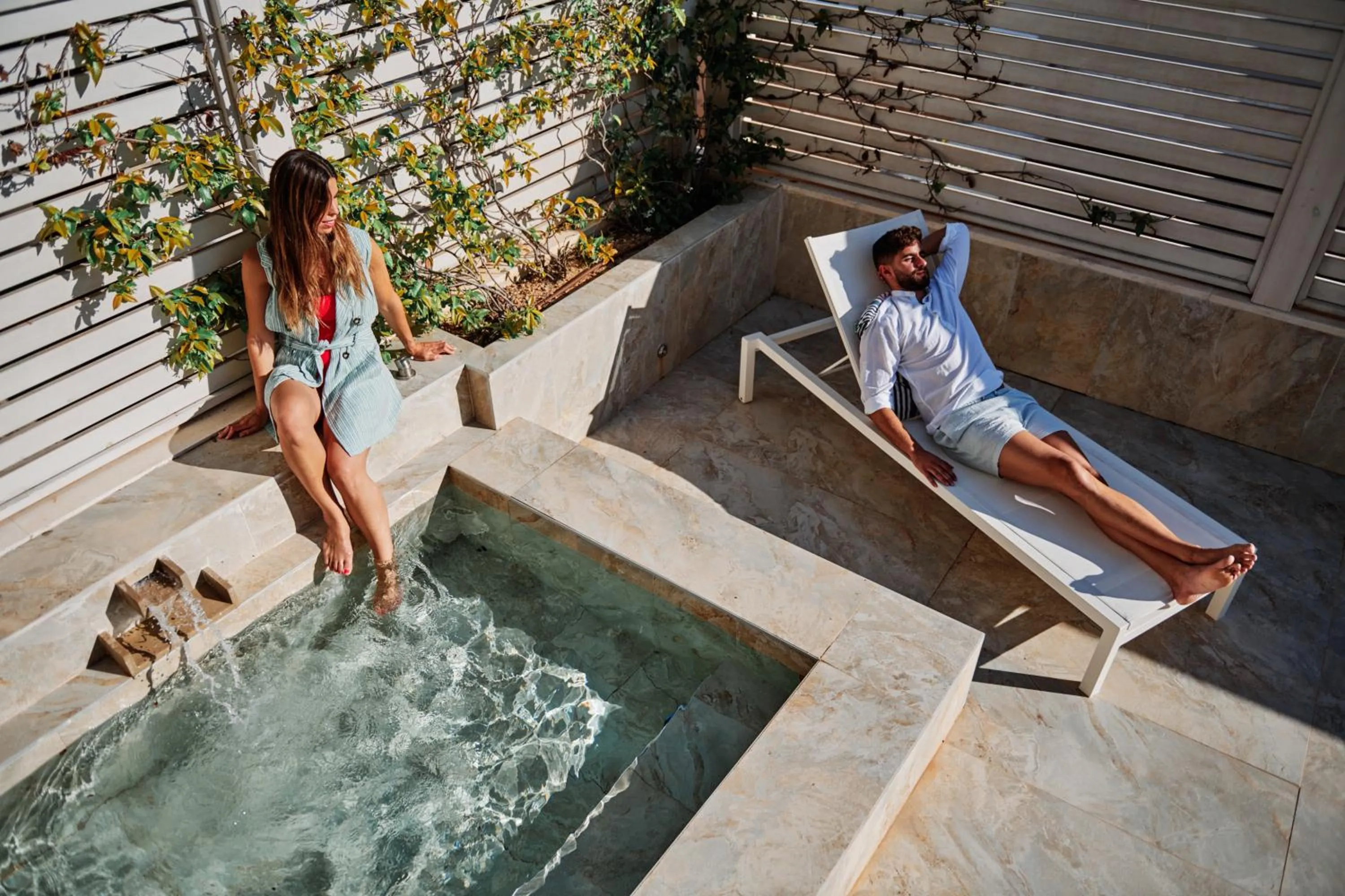 Pool view in Hotel Honucai