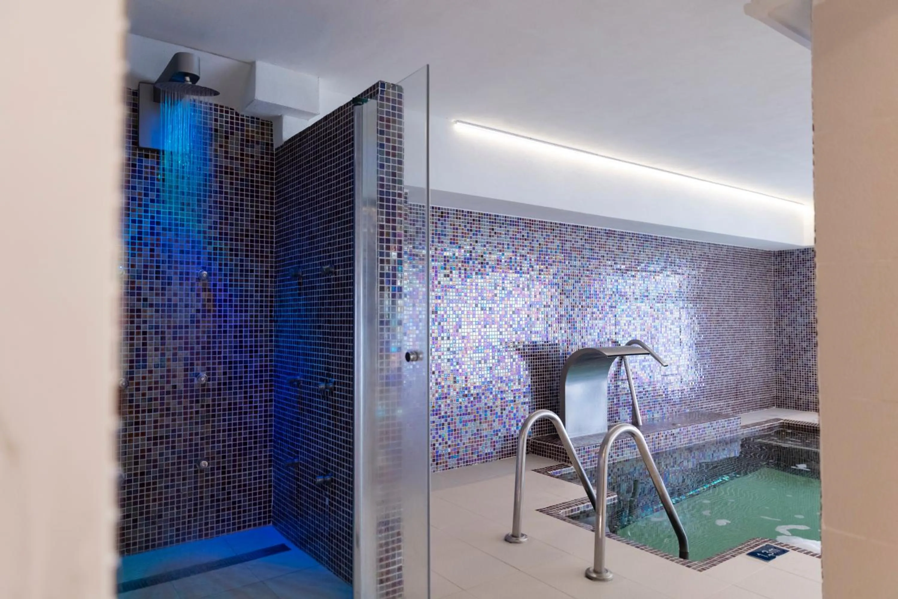 Hot Tub in Hotel Honucai