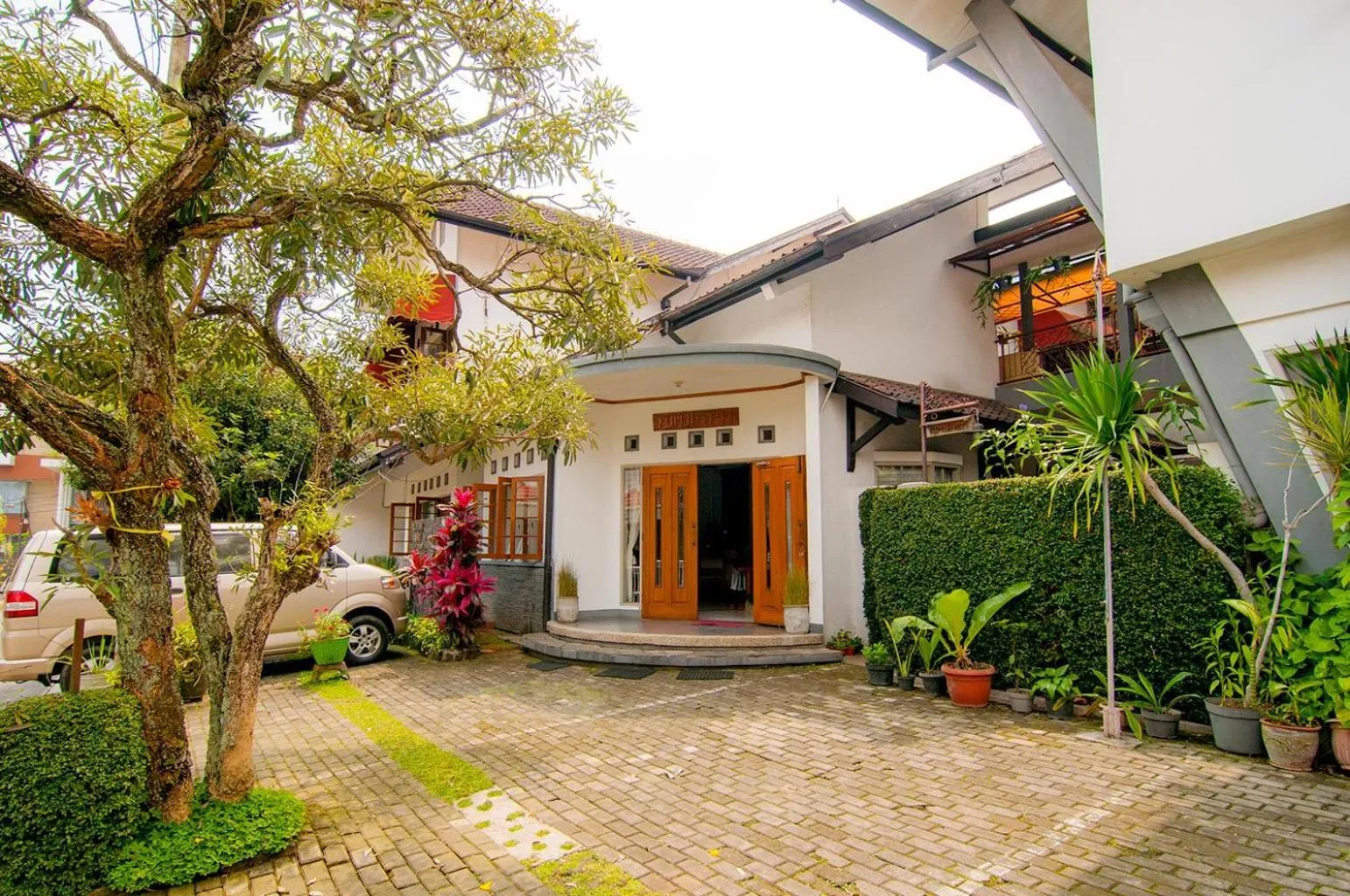 Rumah Asri Bed And Breakfast
