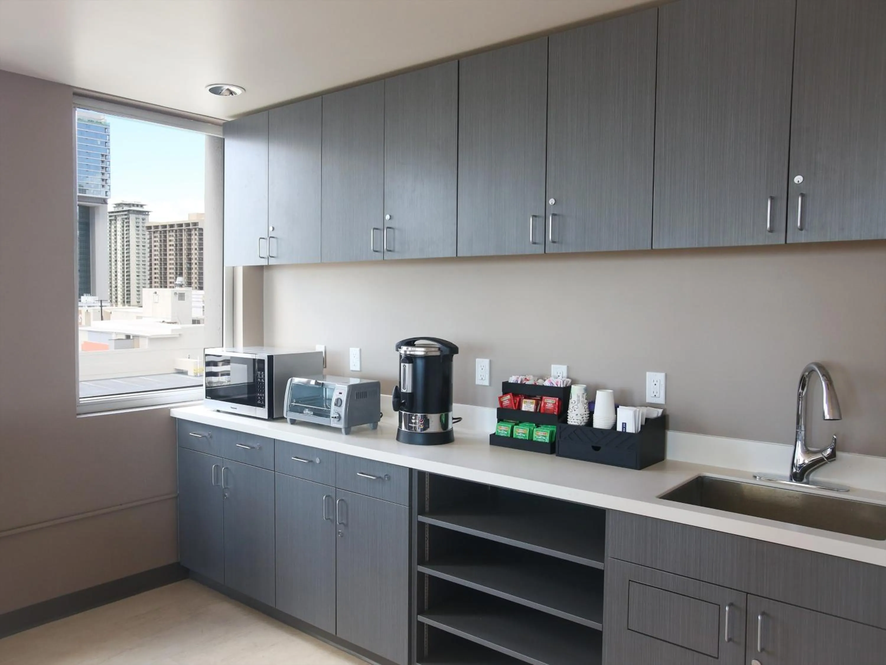 Communal lounge/ TV room in First Cabin International Hawaii