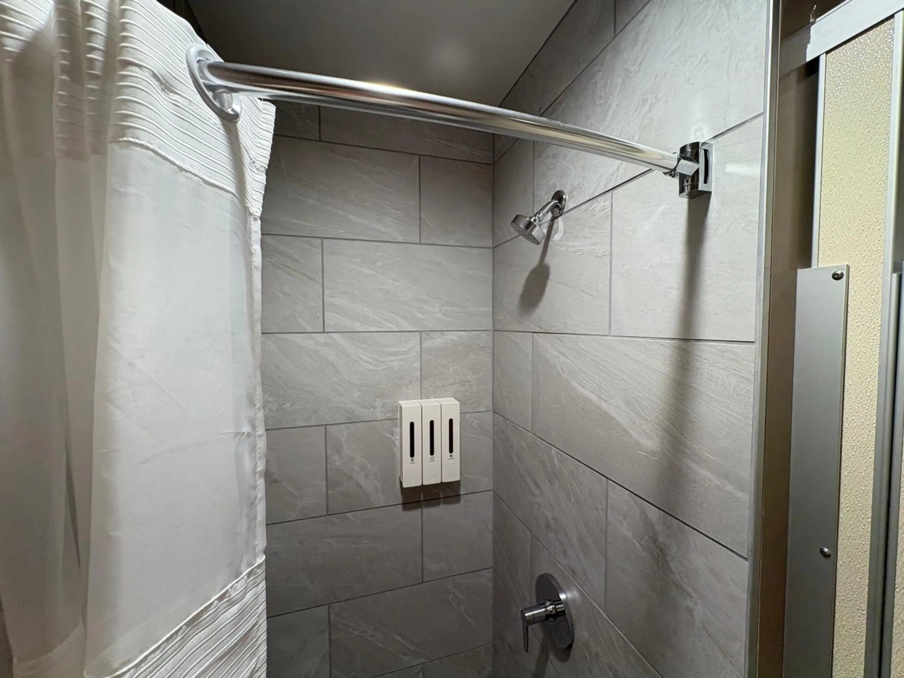 Shower in First Cabin International Hawaii
